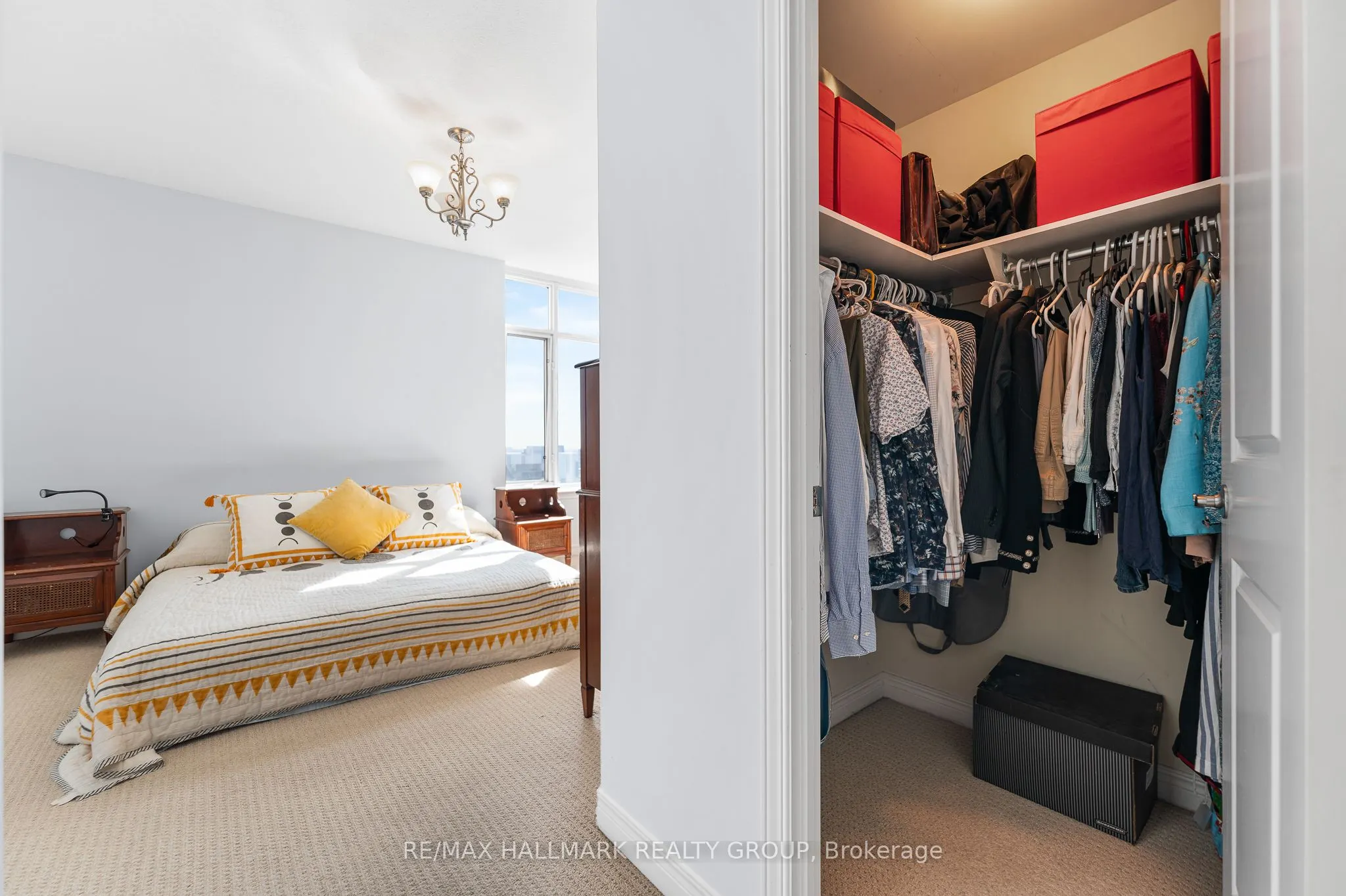 570 Laurier Avenue W, #2202