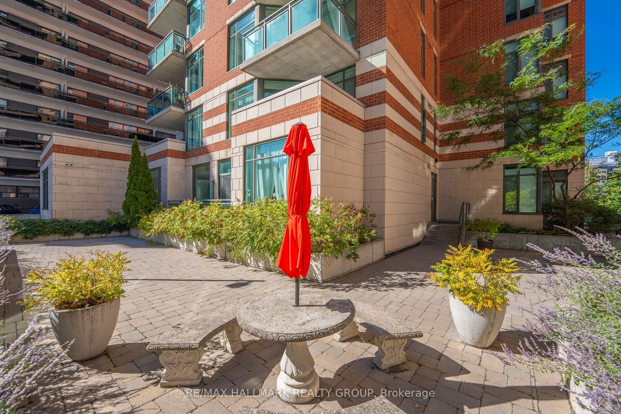 570 Laurier Avenue W, #2202