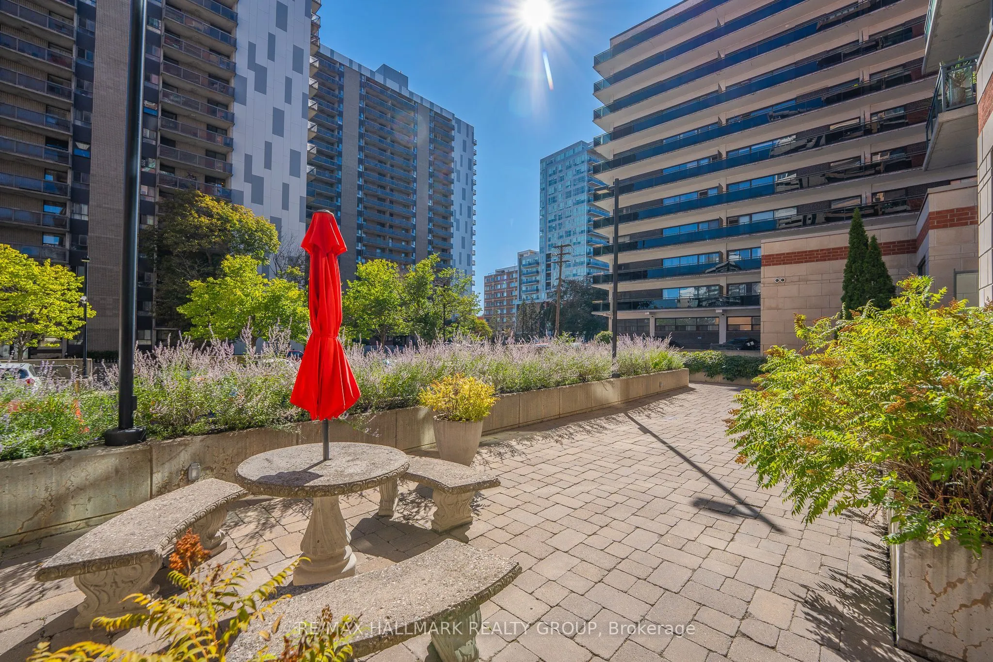 570 Laurier Avenue W, #2202