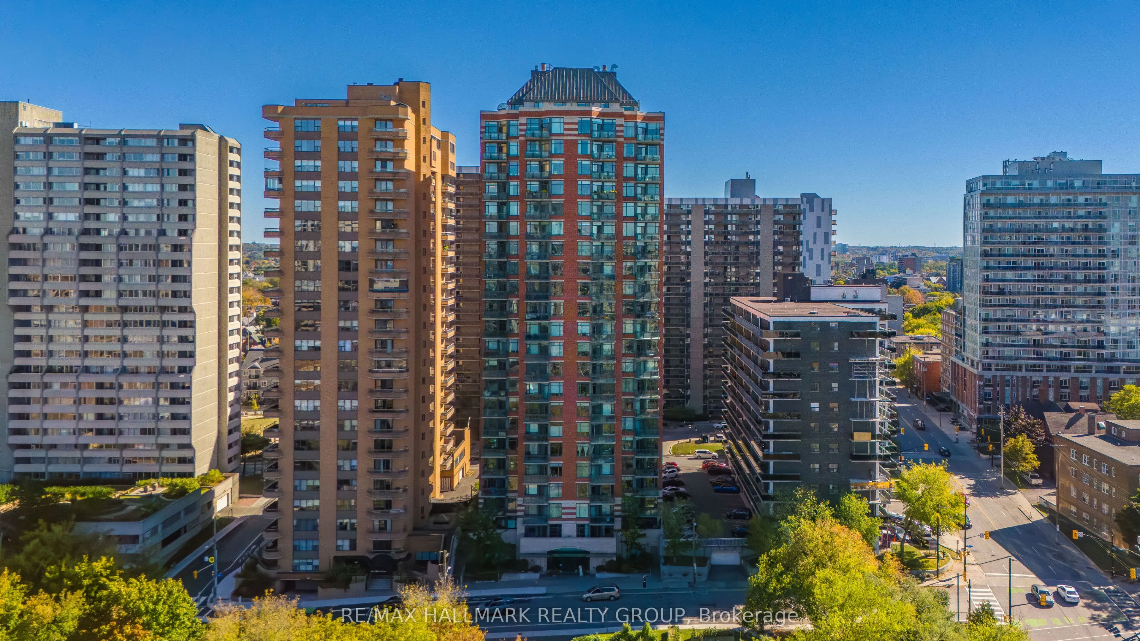 570 Laurier Avenue W, #2202