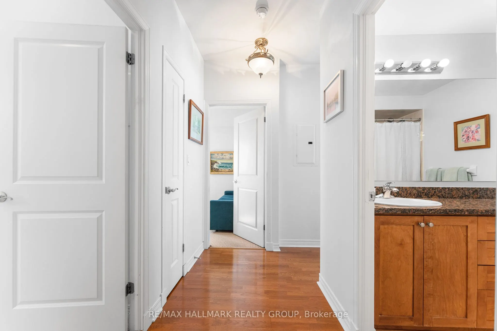 570 Laurier Avenue W, #2202