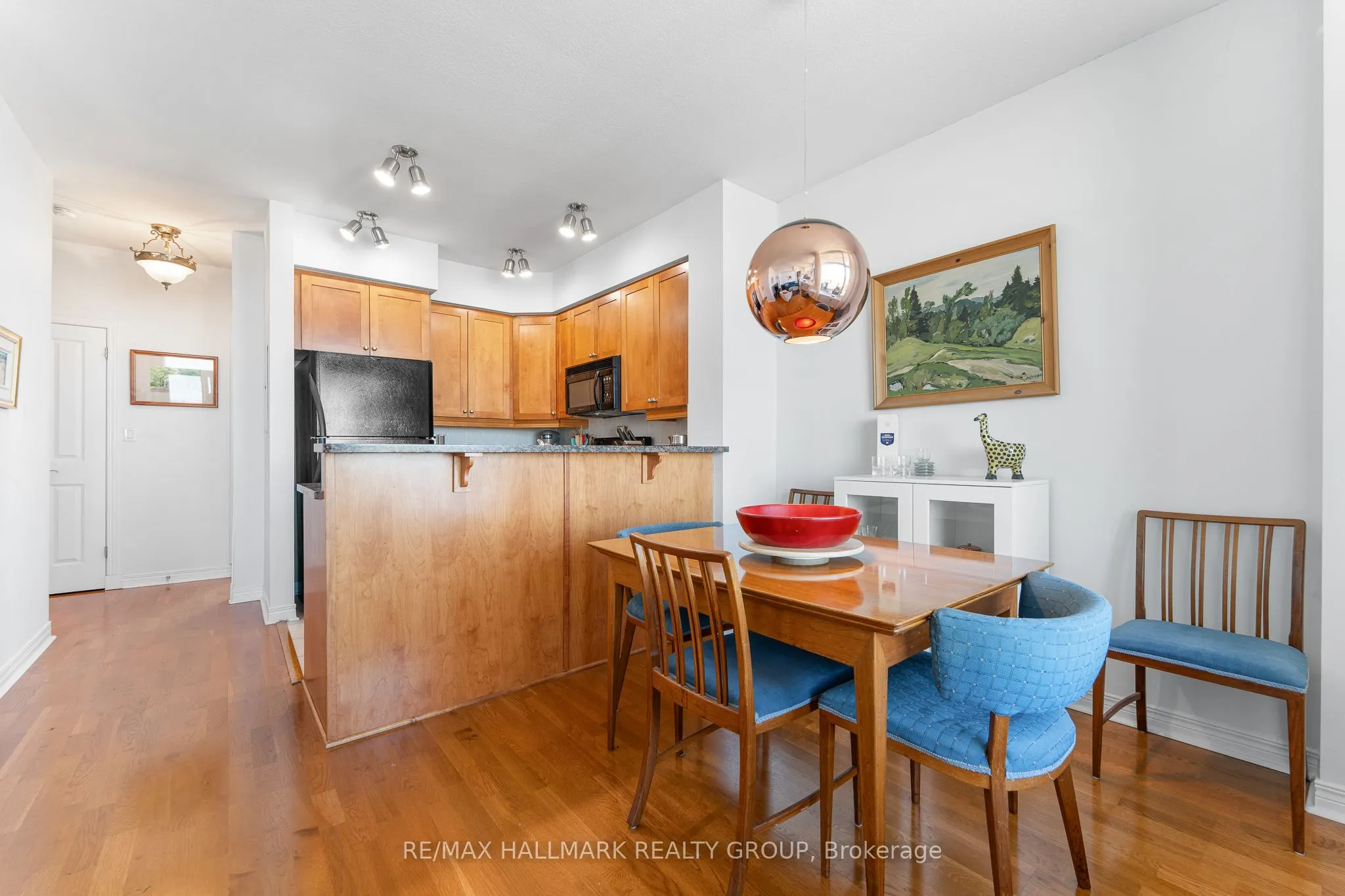 570 Laurier Avenue W, #2202