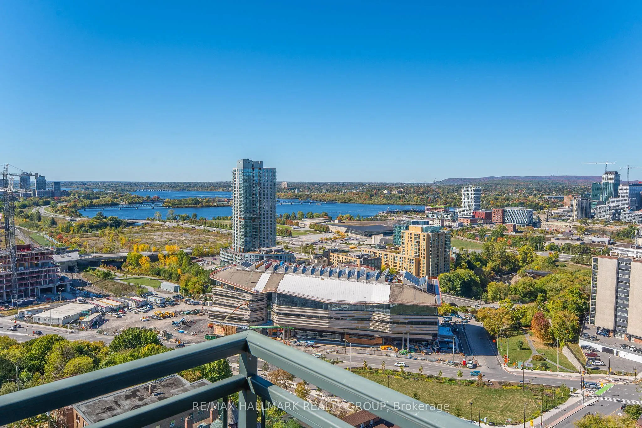 570 Laurier Avenue W, #2202