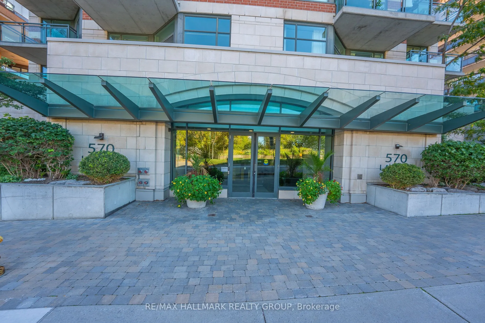 570 Laurier Avenue W, #2202
