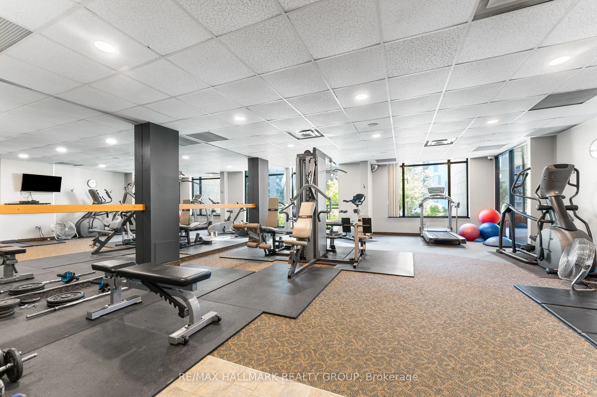 570 Laurier Avenue W, #2202