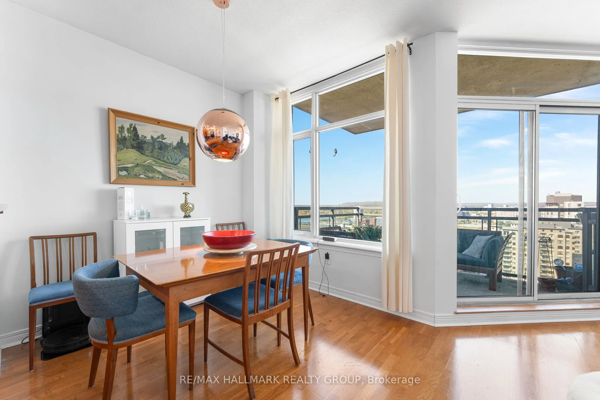 570 Laurier Avenue W, #2202
