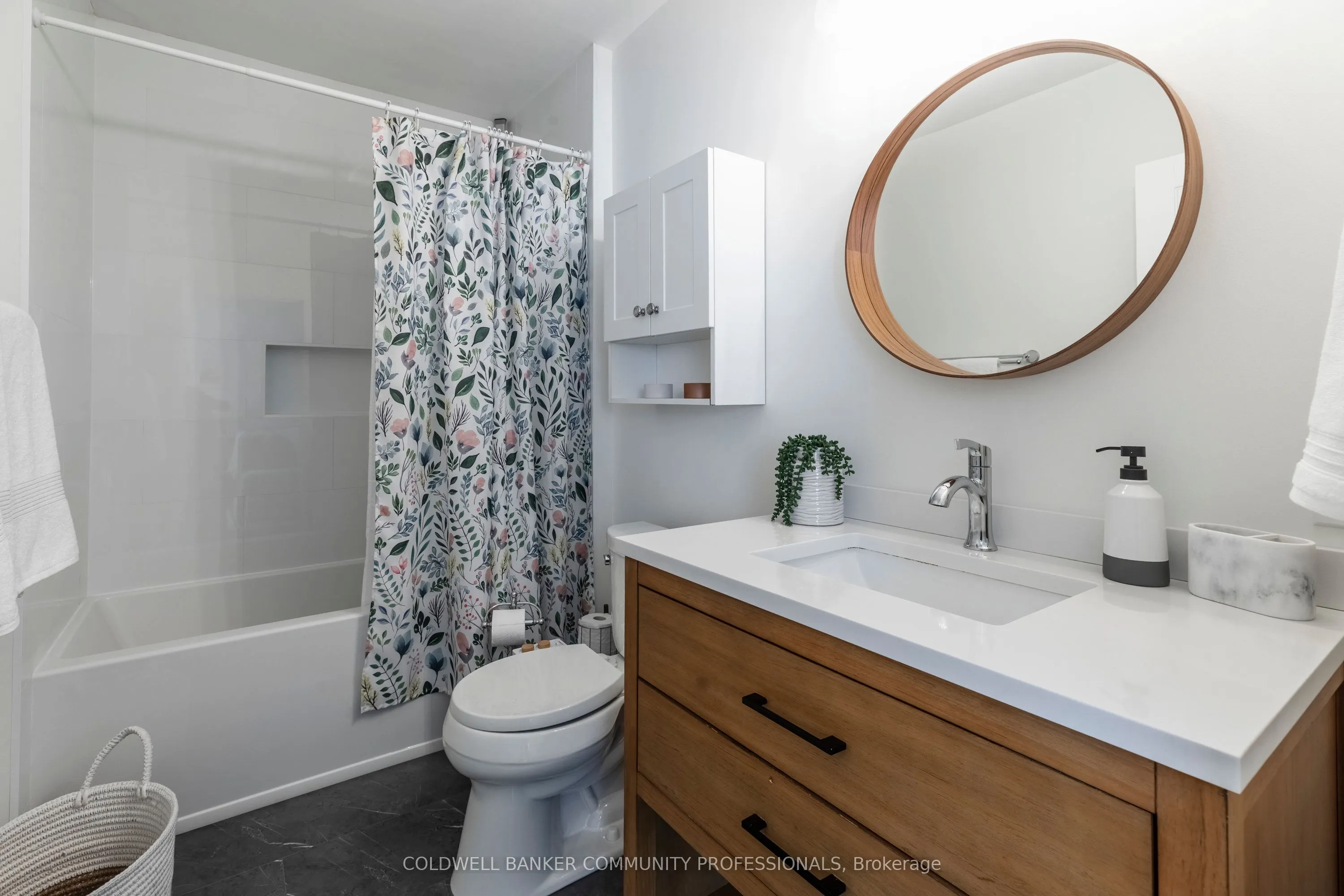 68 Graham Avenue S