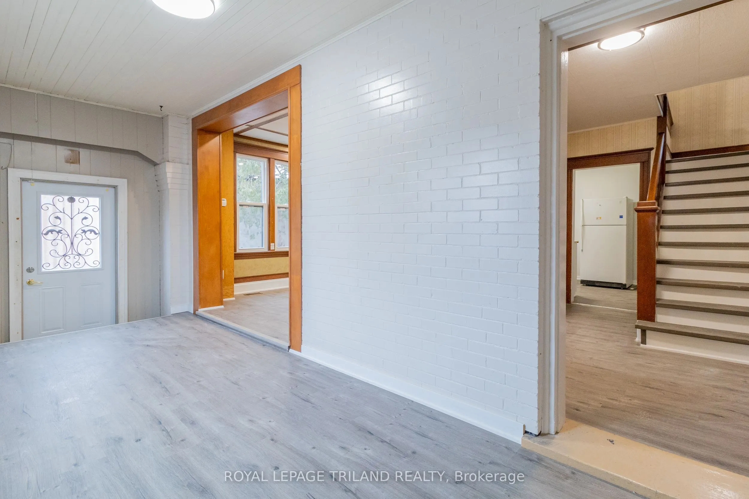 11 GOSHEN Street N