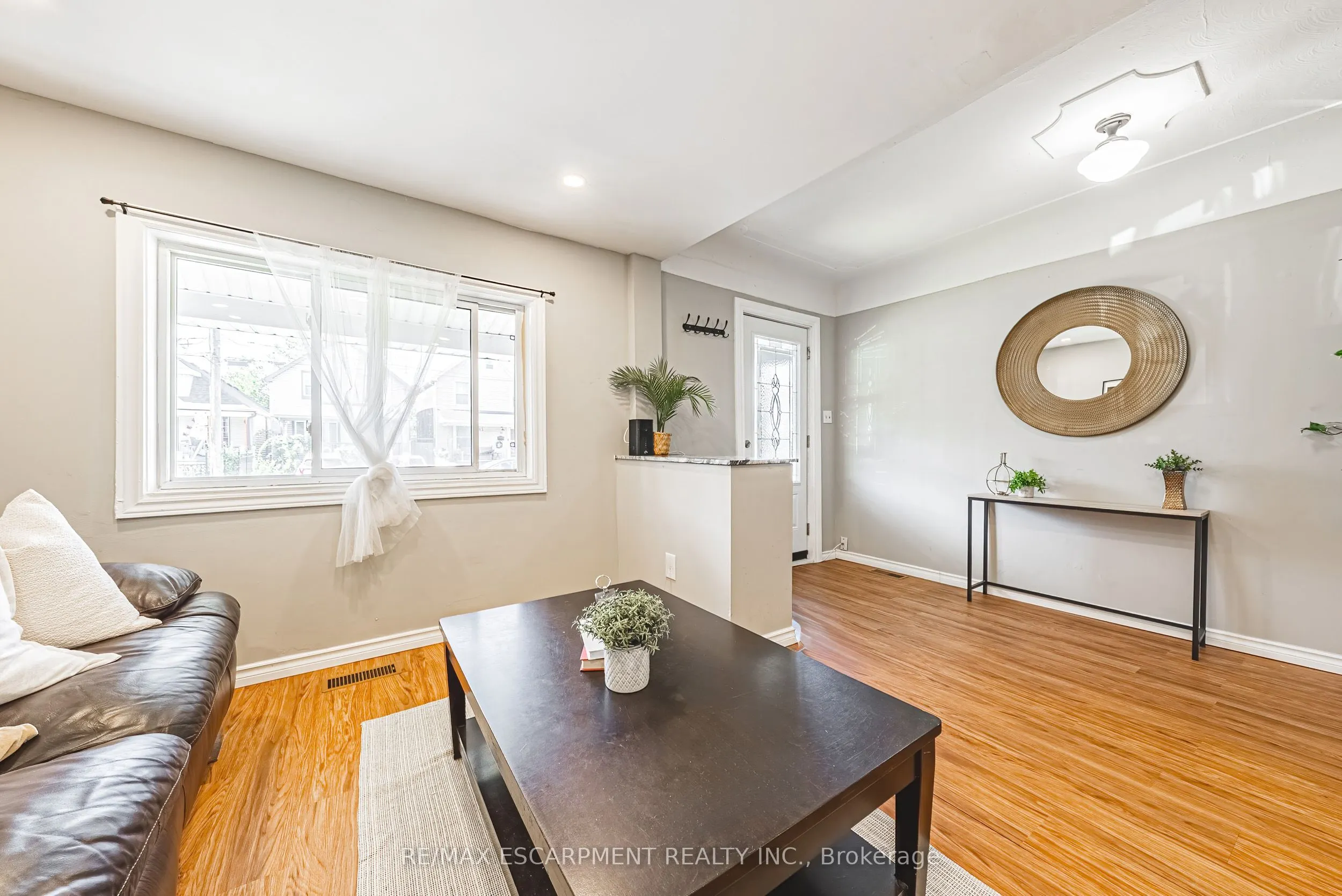 24 Rowanwood Street