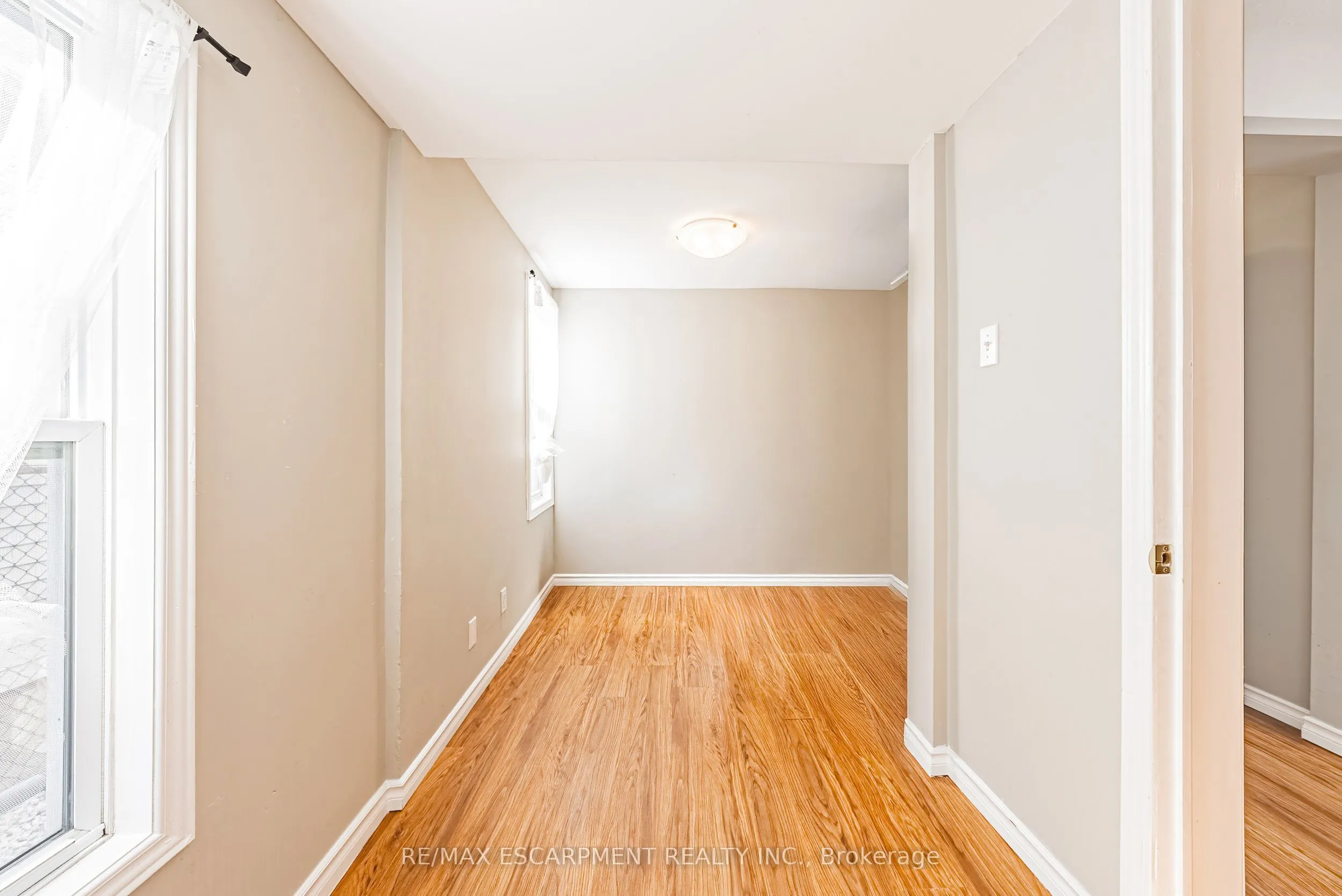 24 Rowanwood Street