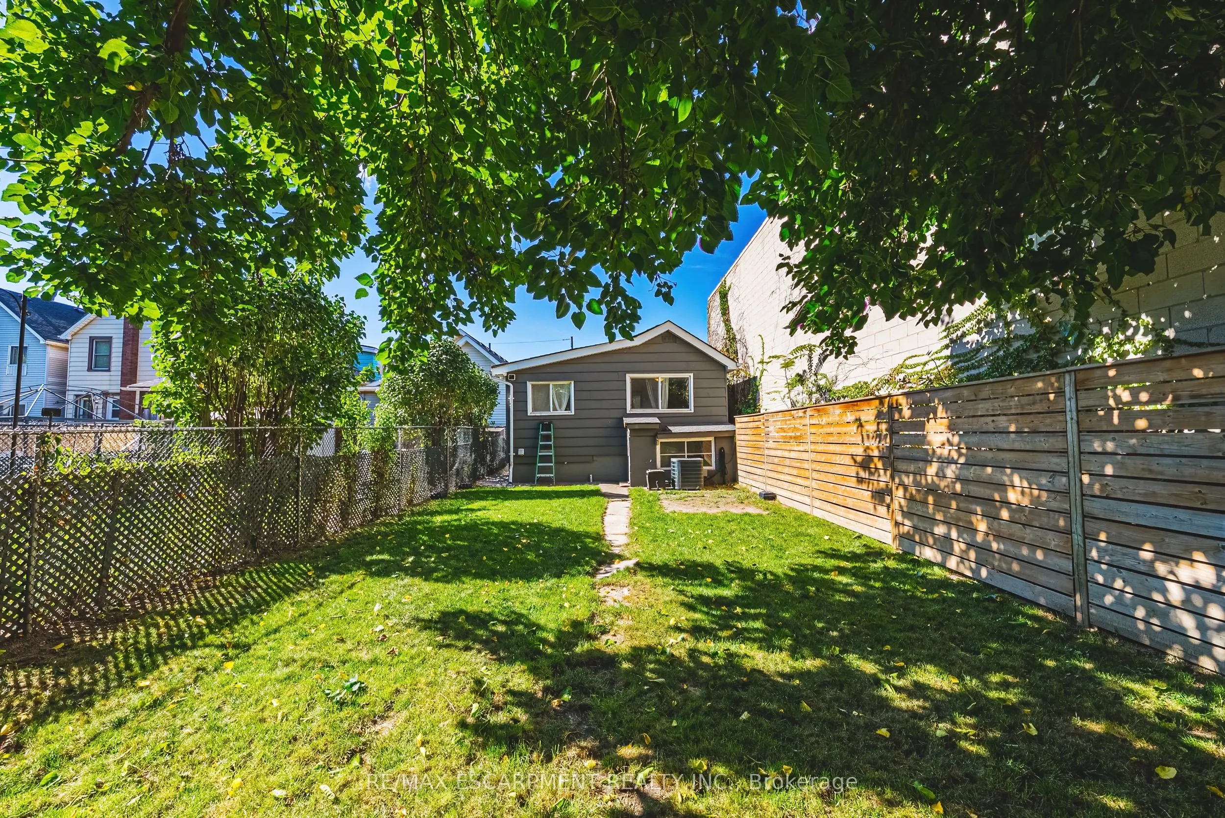 24 Rowanwood Street