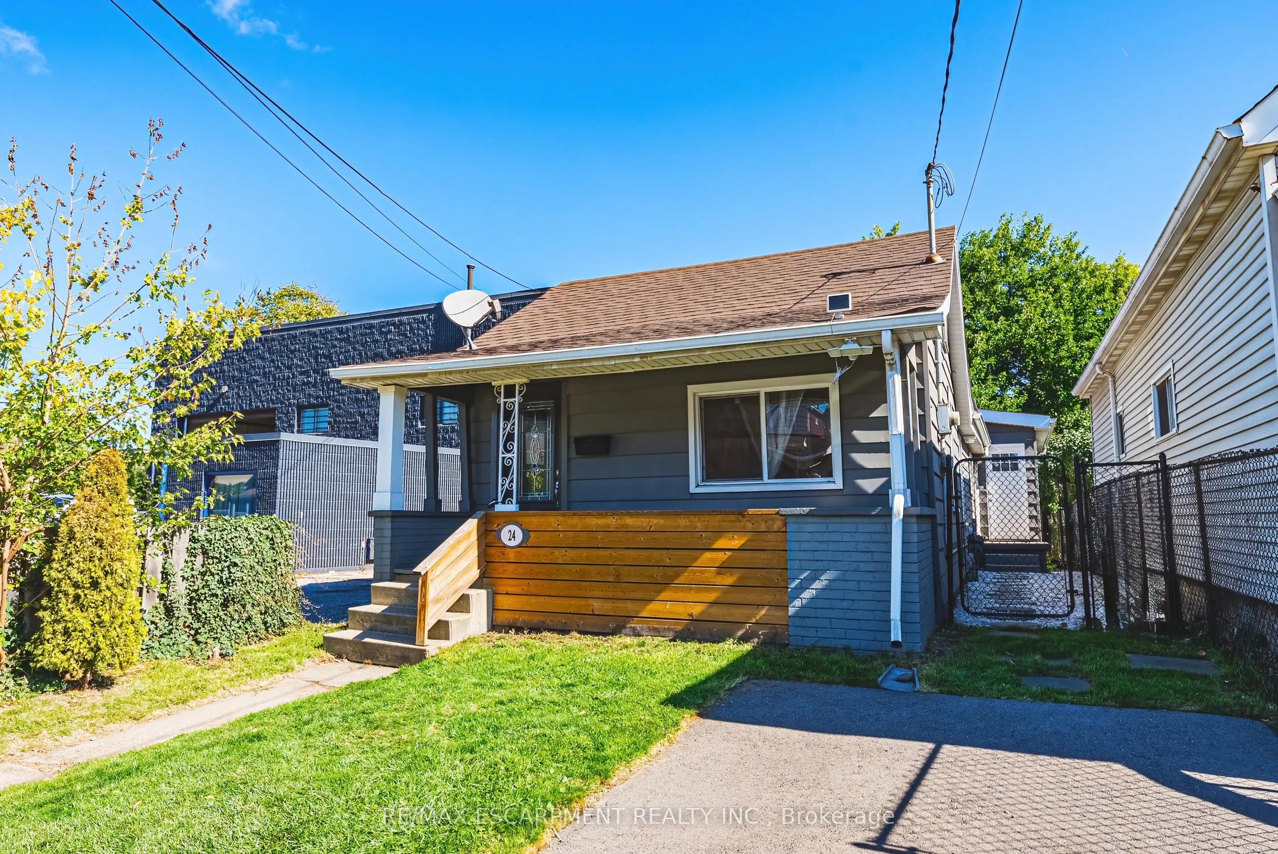 24 Rowanwood Street