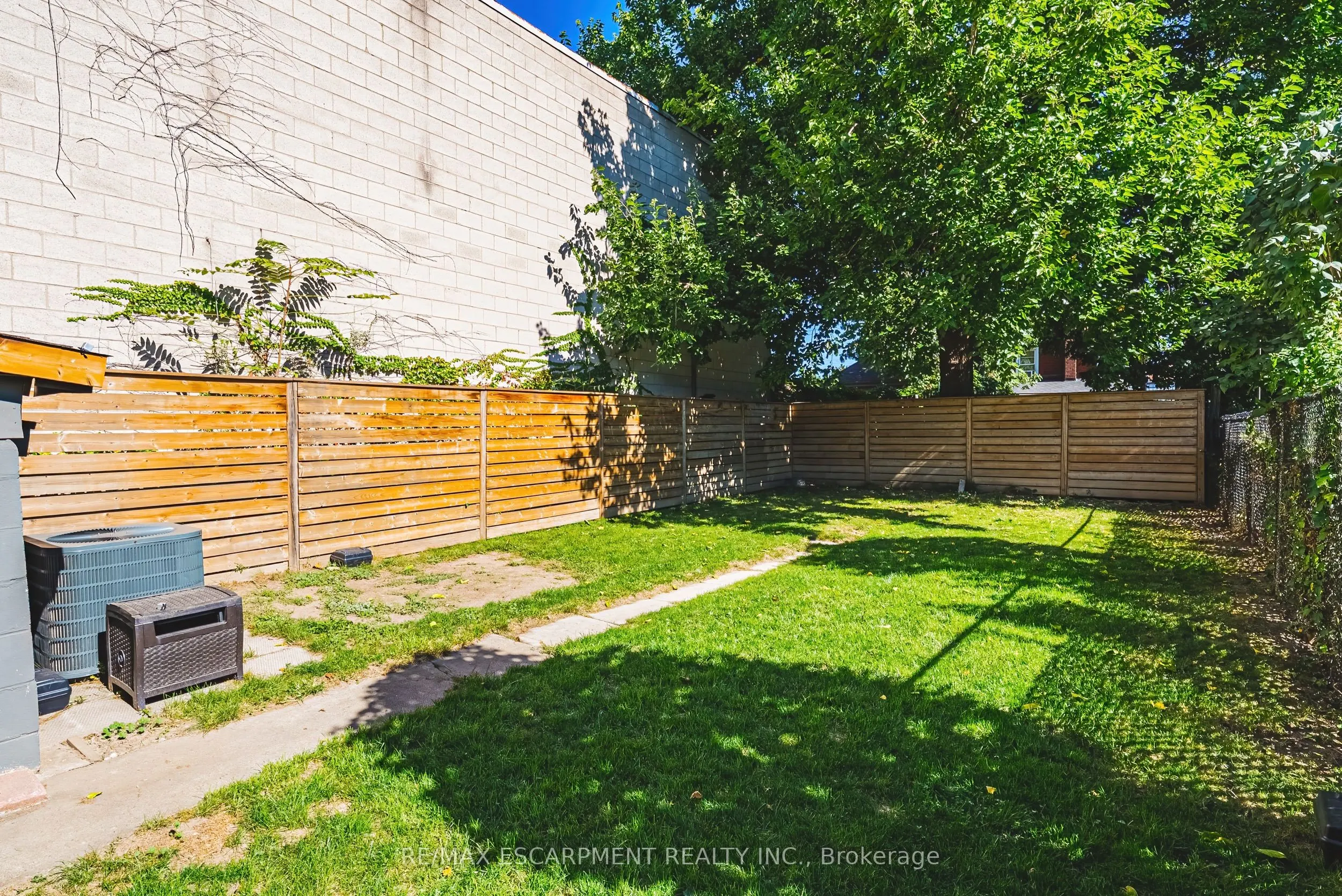 24 Rowanwood Street