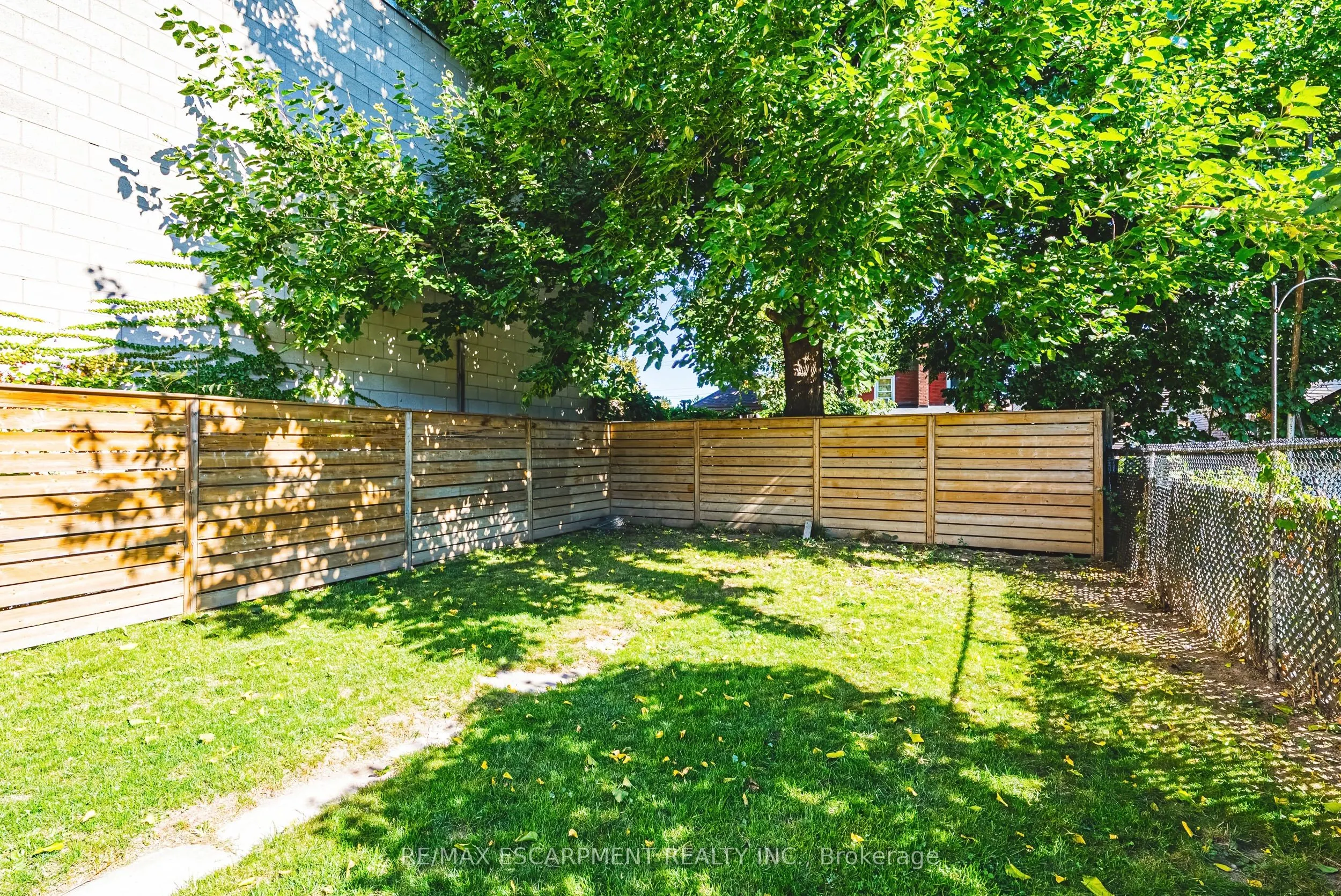24 Rowanwood Street