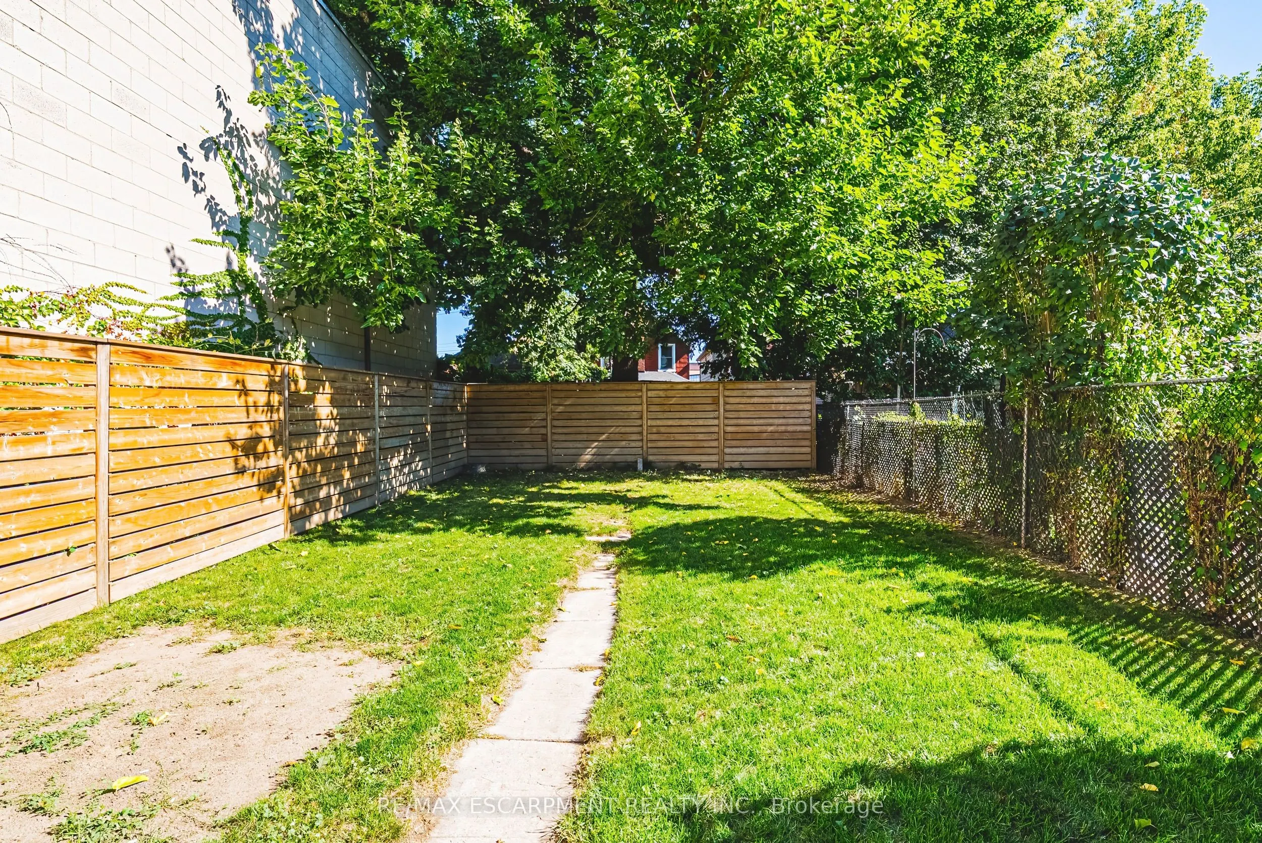 24 Rowanwood Street