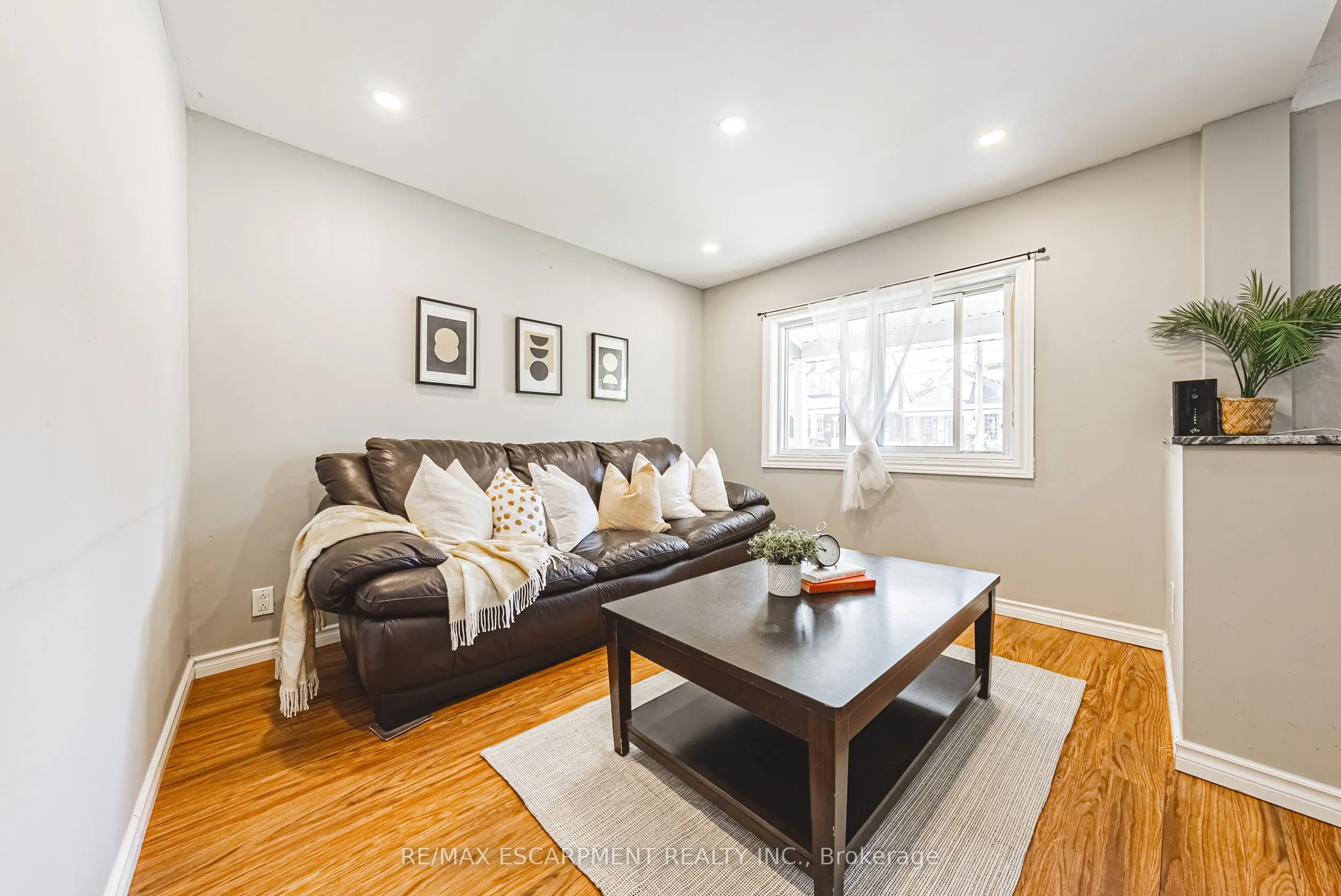 24 Rowanwood Street