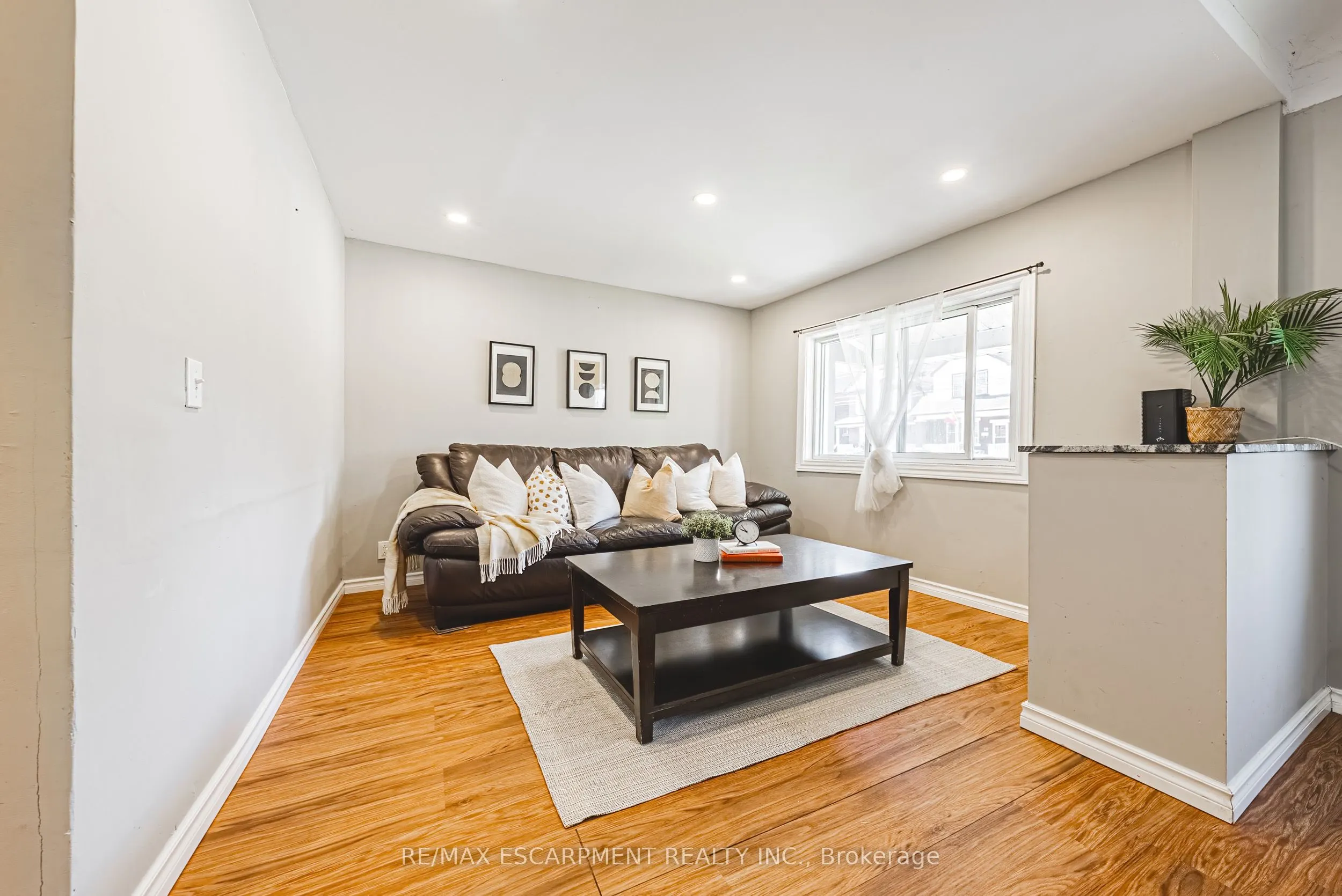 24 Rowanwood Street