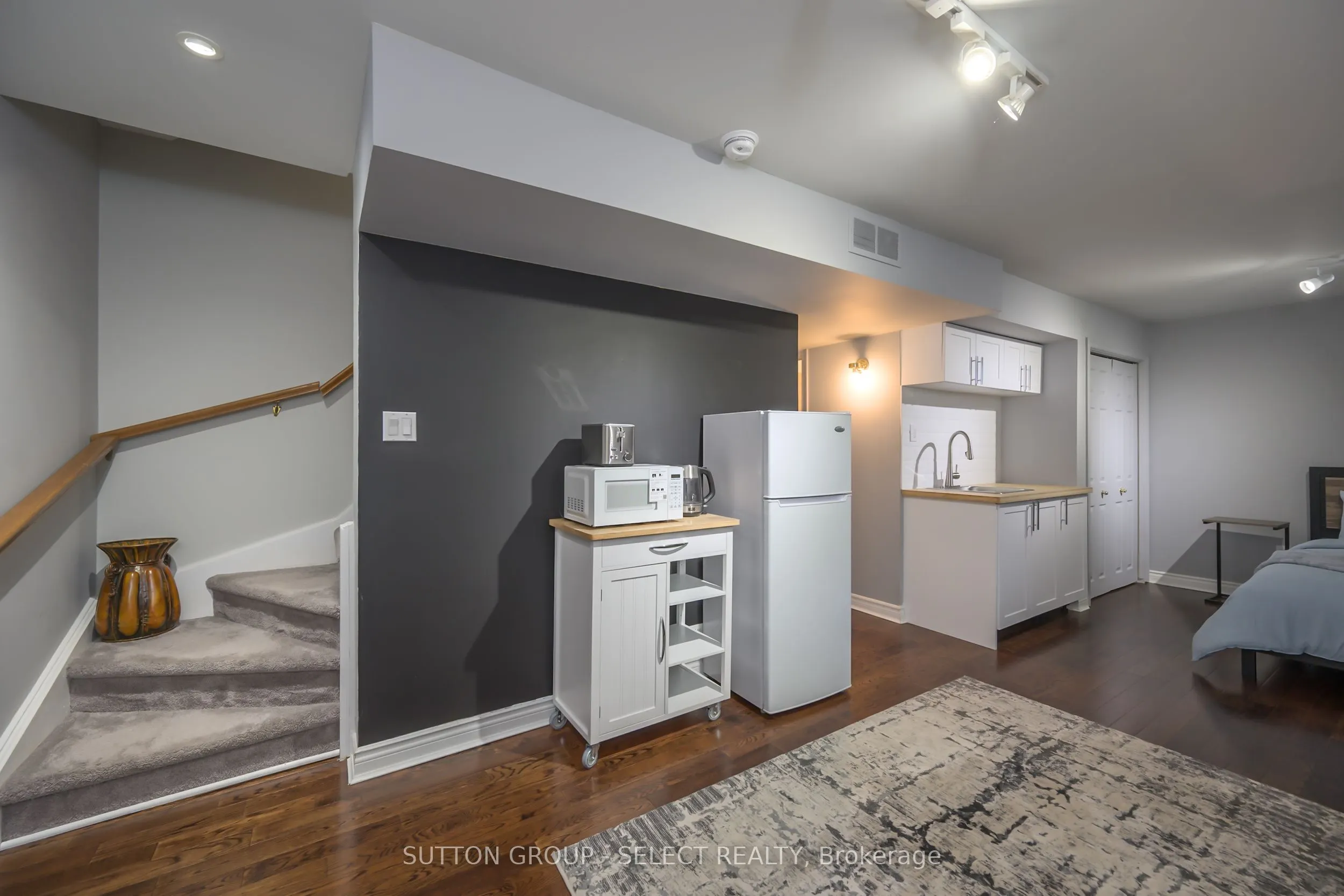 1478 ADELAIDE Street N, #14