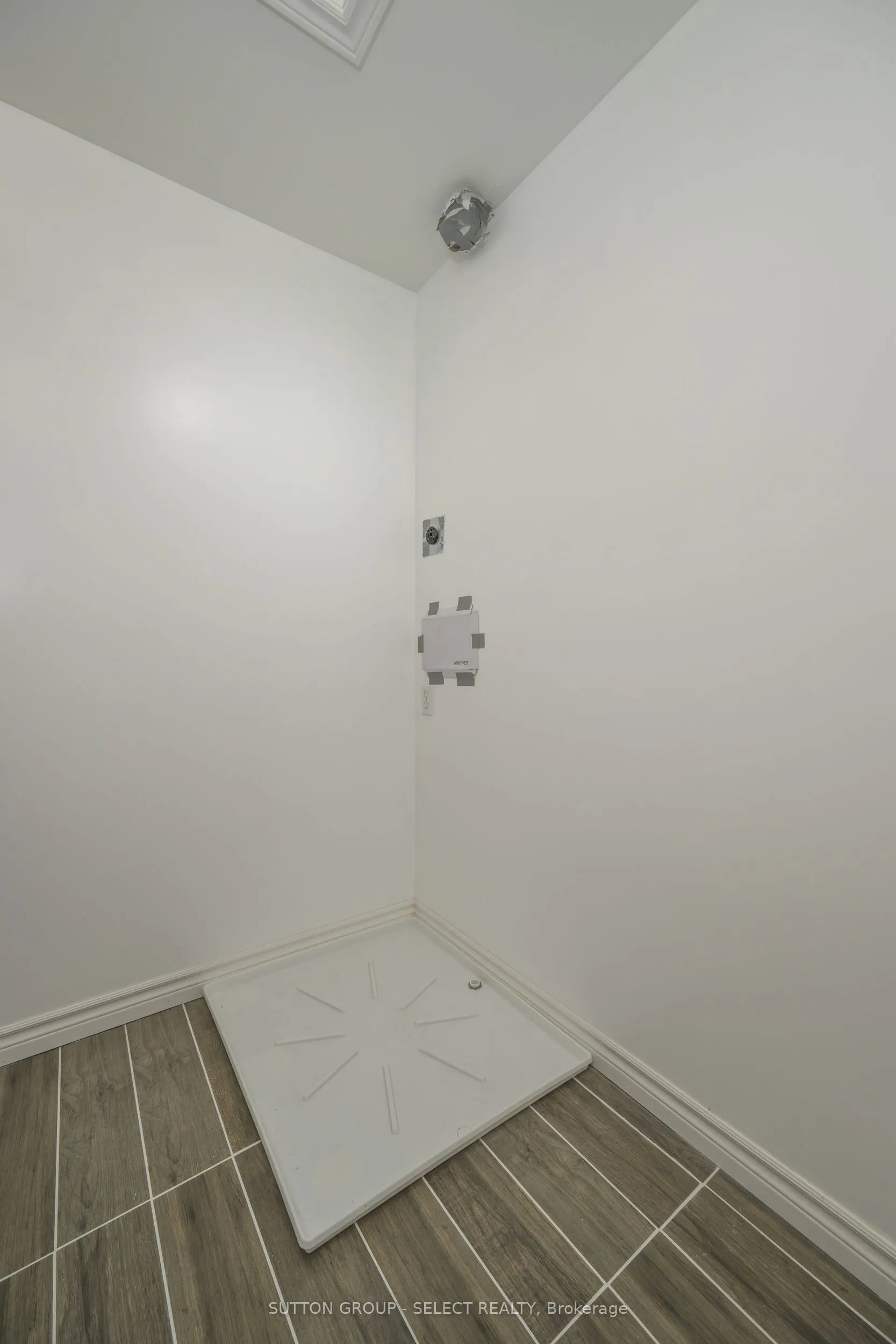 1478 ADELAIDE Street N, #14