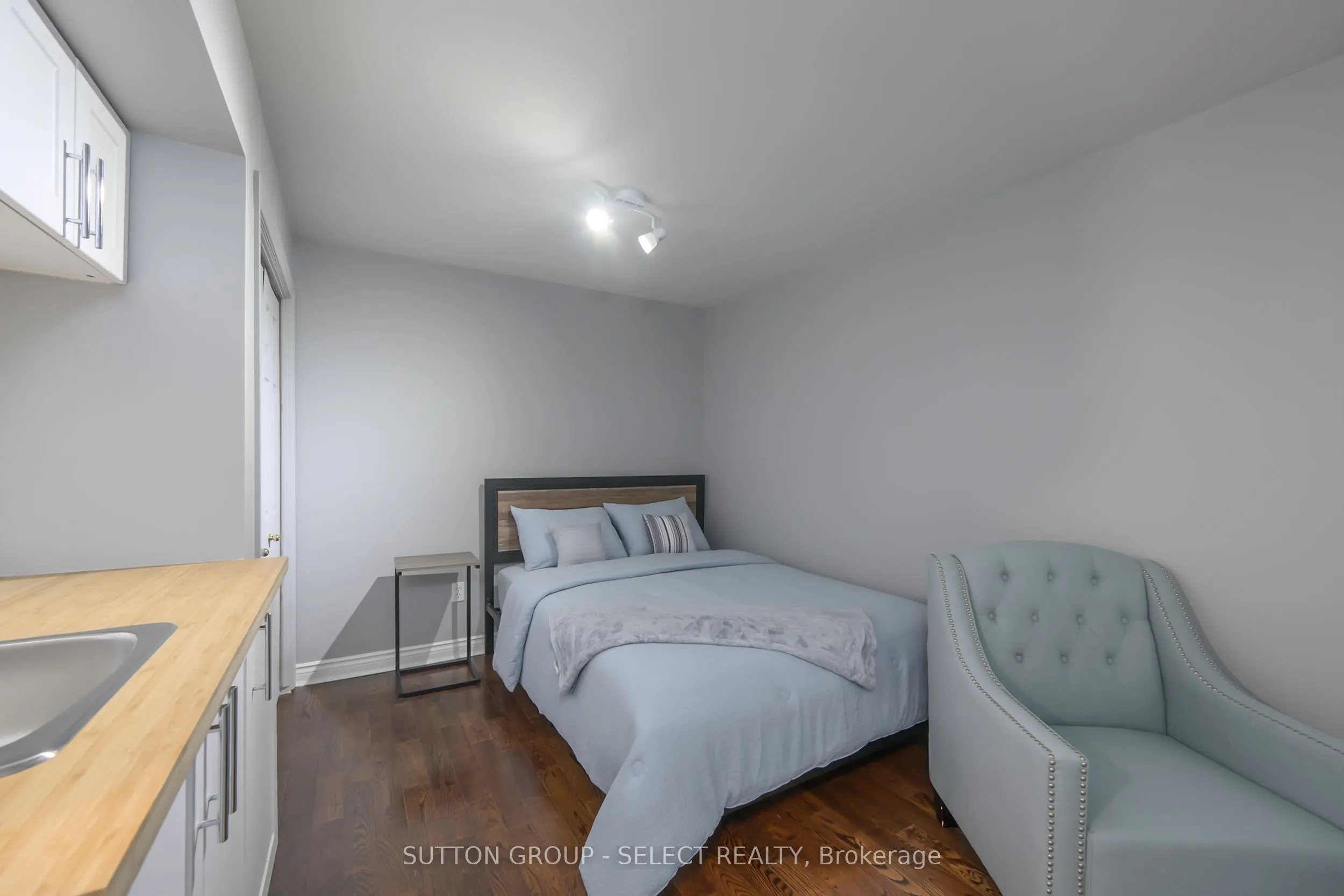 1478 ADELAIDE Street N, #14
