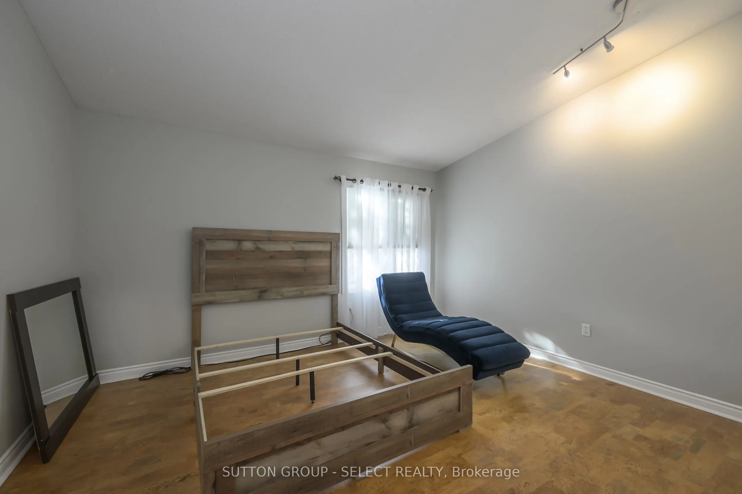 1478 ADELAIDE Street N, #14