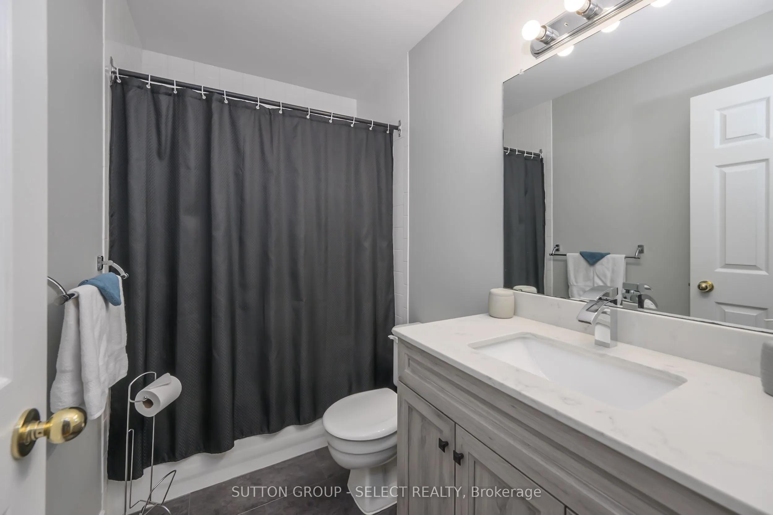 1478 ADELAIDE Street N, #14