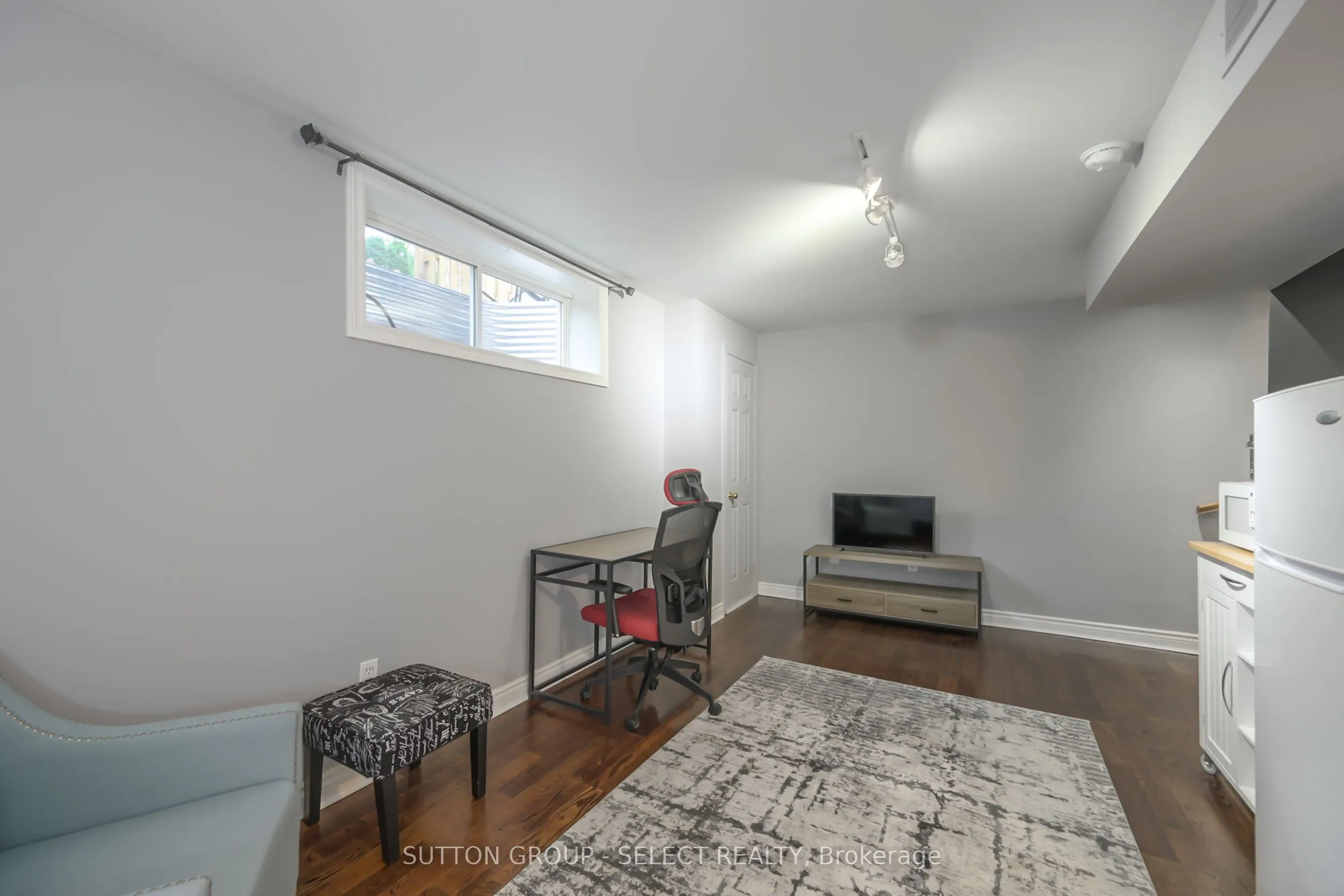 1478 ADELAIDE Street N, #14