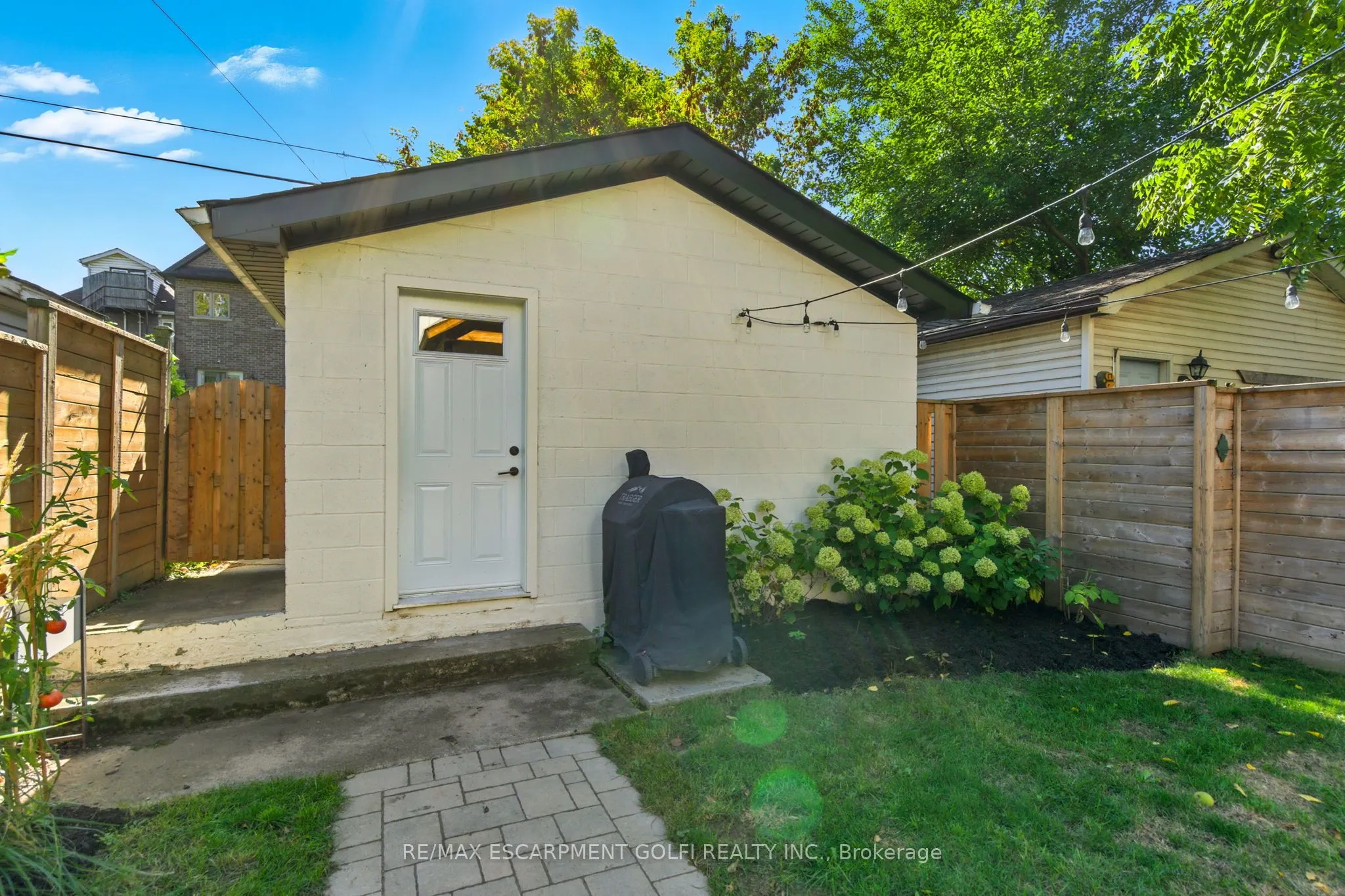 369 Charlton Avenue W