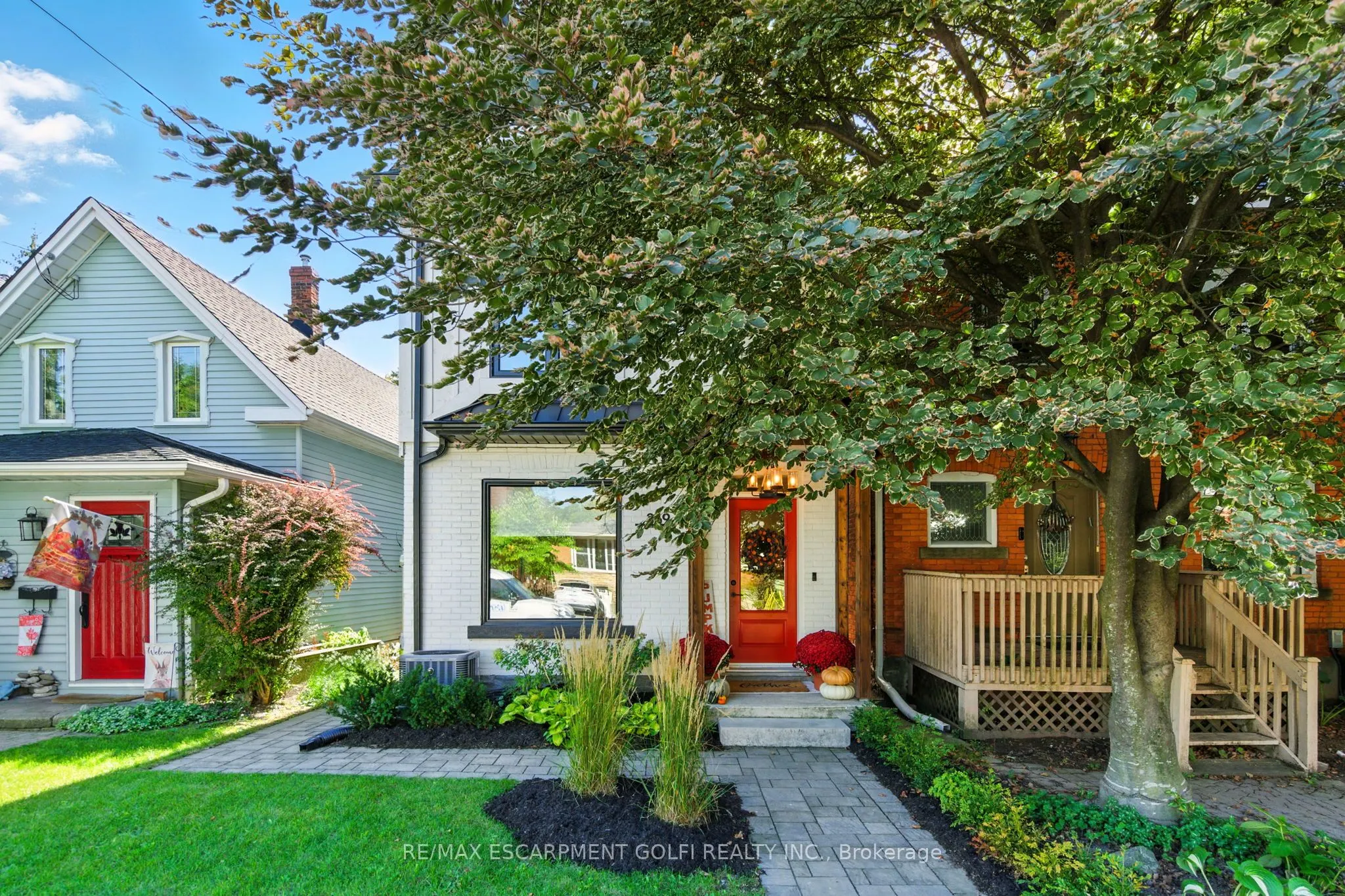 369 Charlton Avenue W