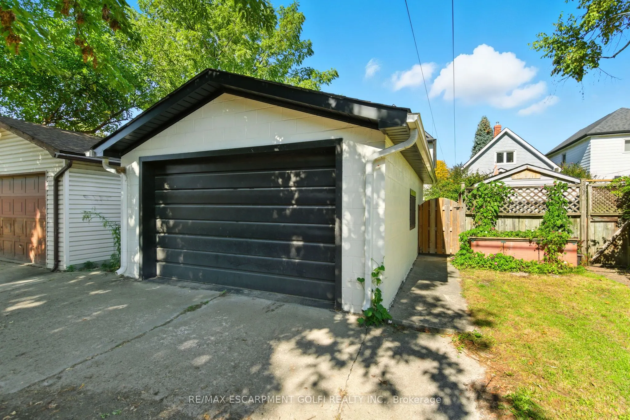 369 Charlton Avenue W