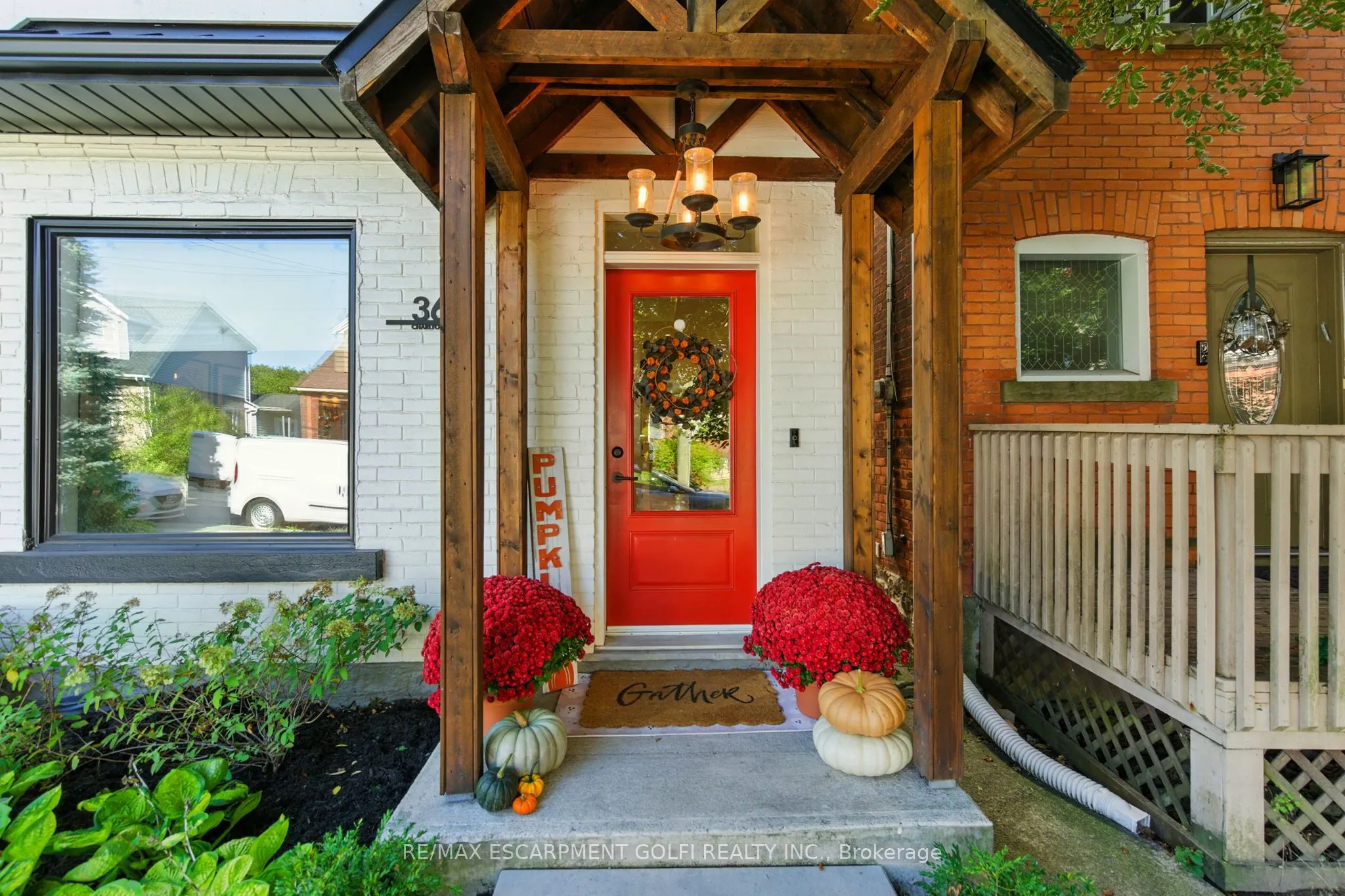 369 Charlton Avenue W