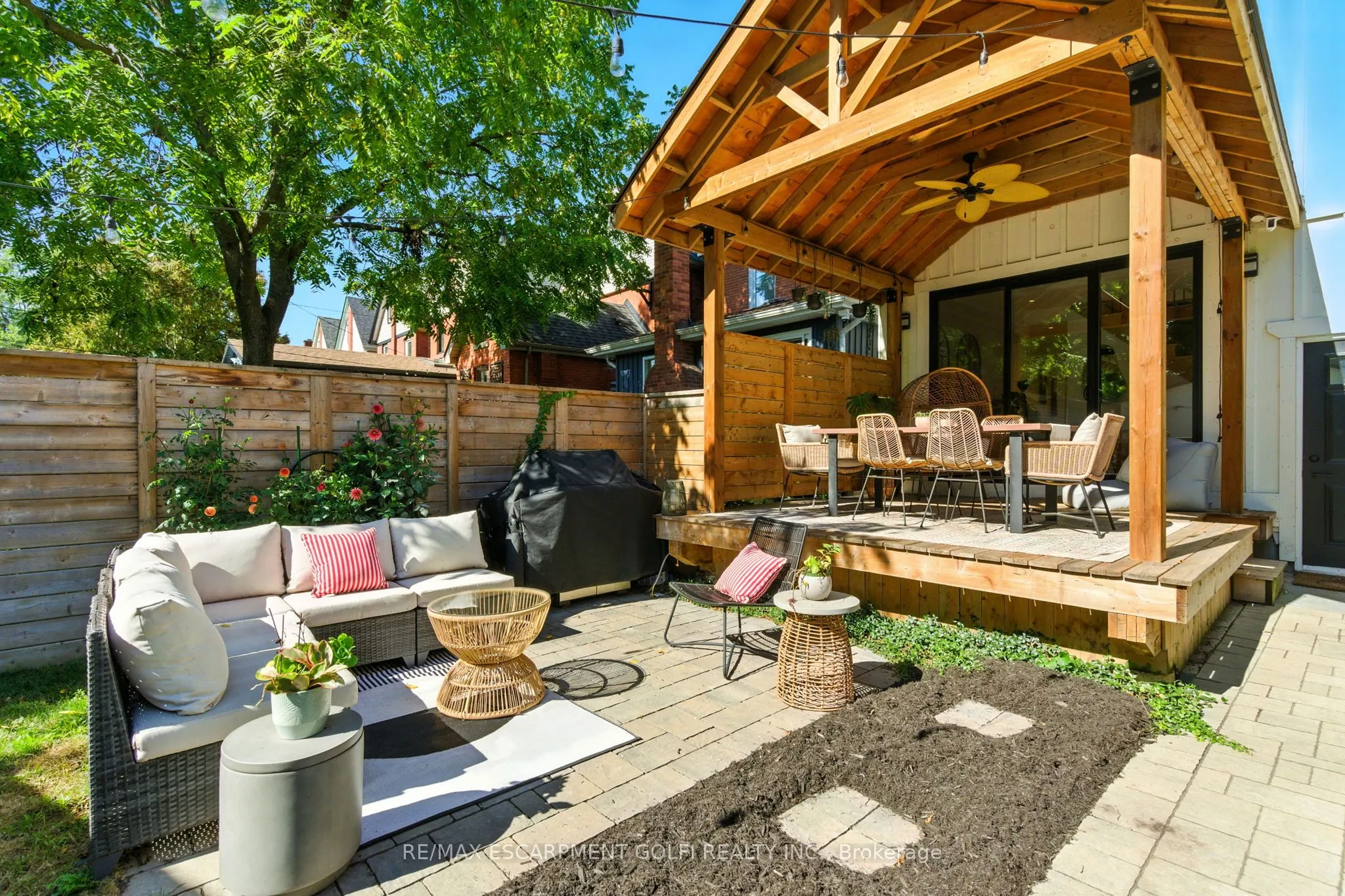 369 Charlton Avenue W