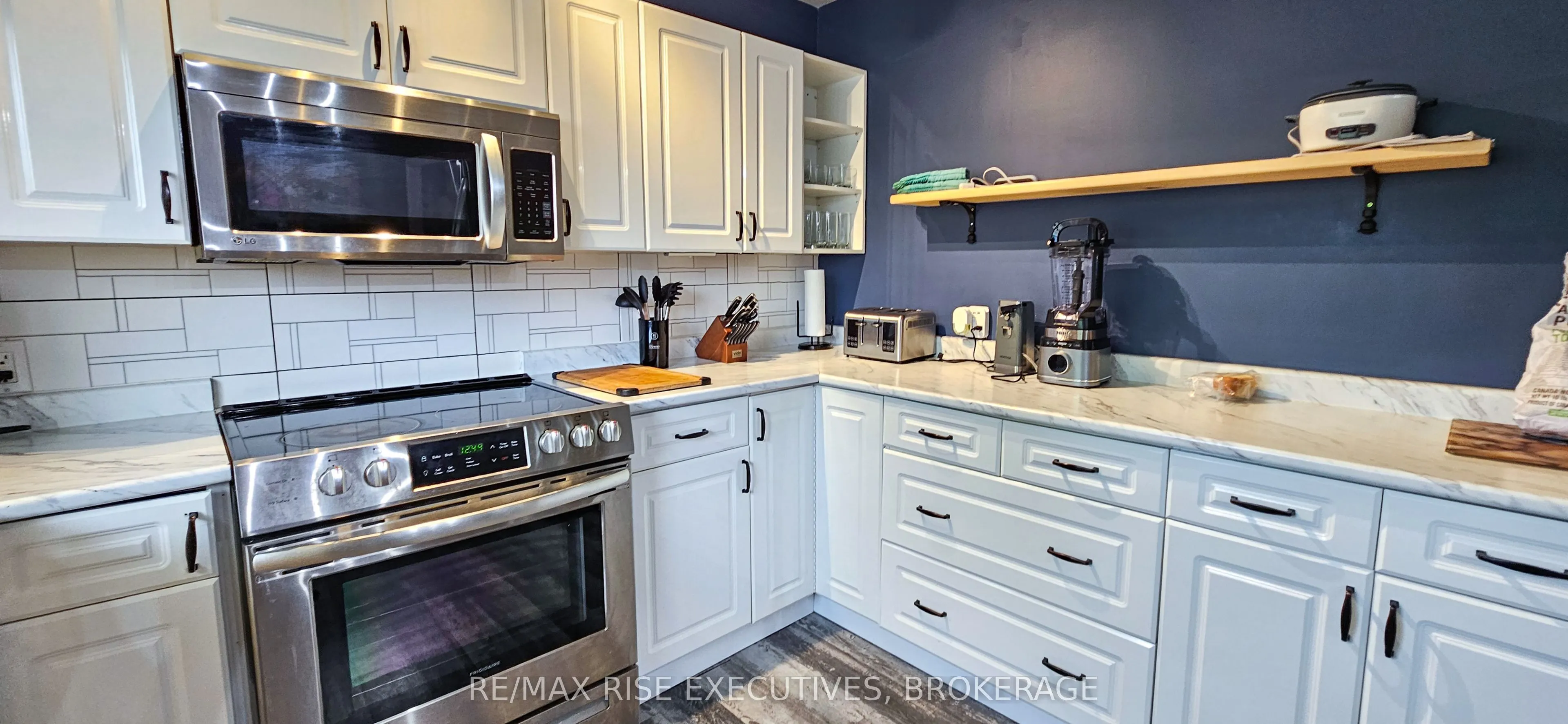 1453 Woodfield Crescent