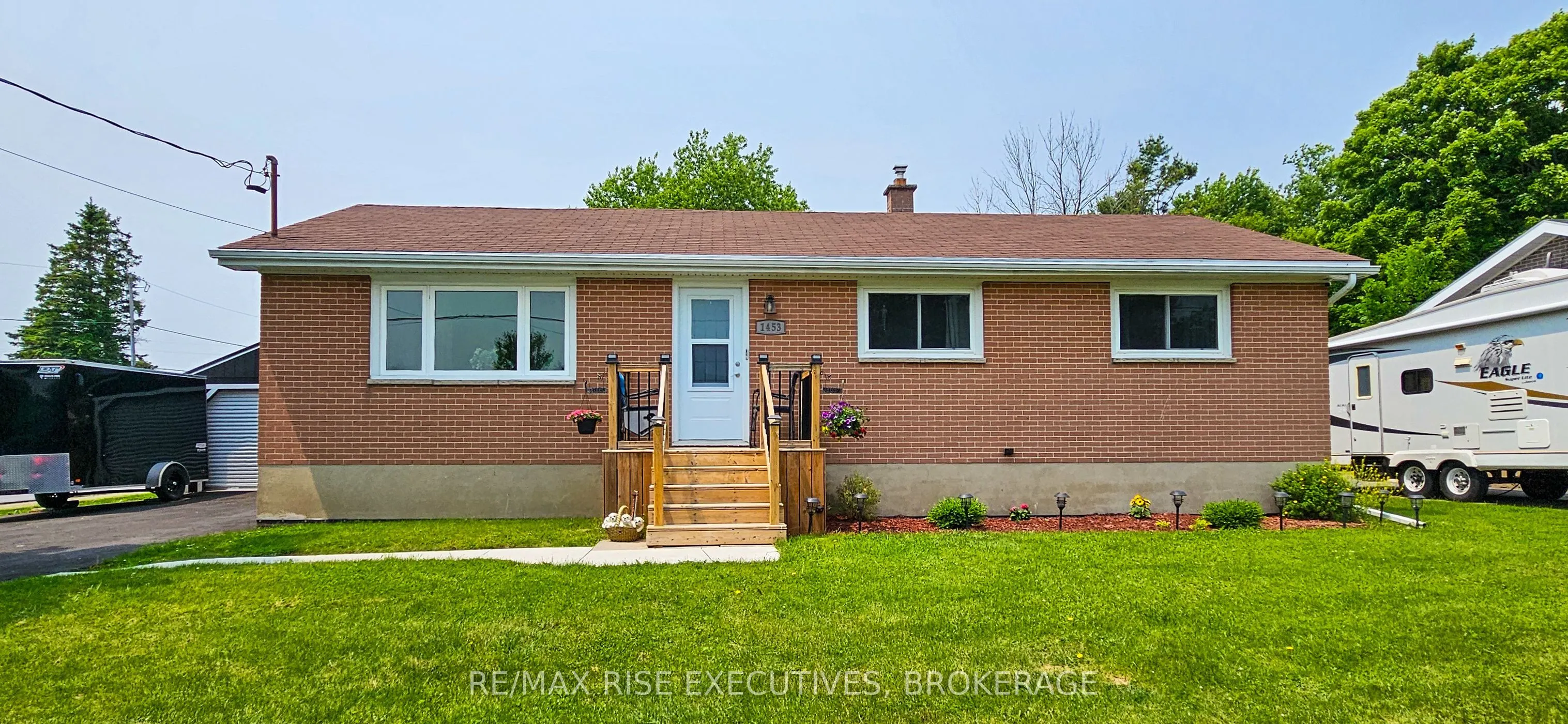 1453 Woodfield Crescent
