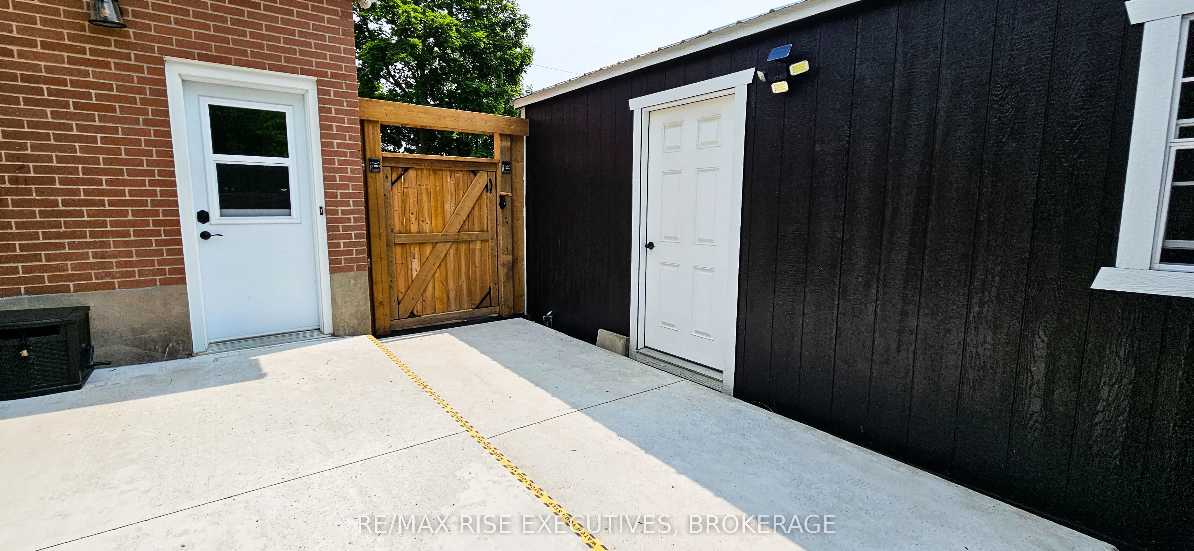 1453 Woodfield Crescent