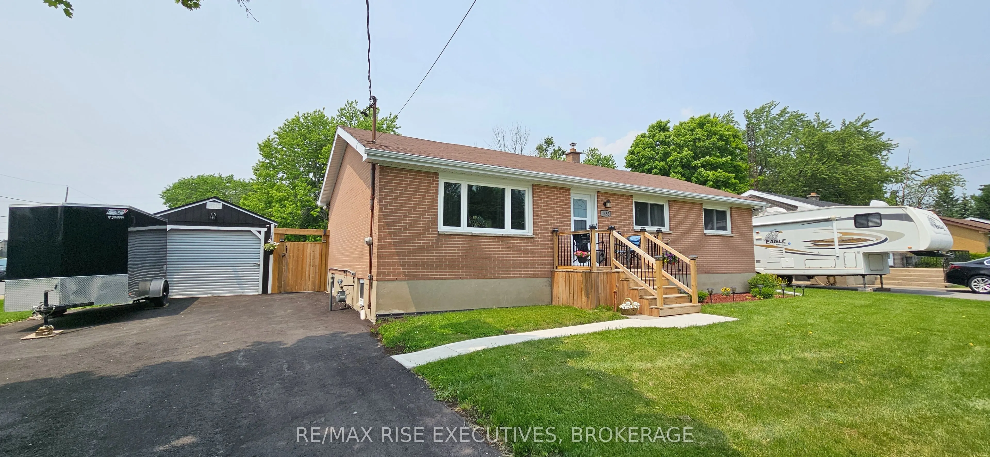 1453 Woodfield Crescent