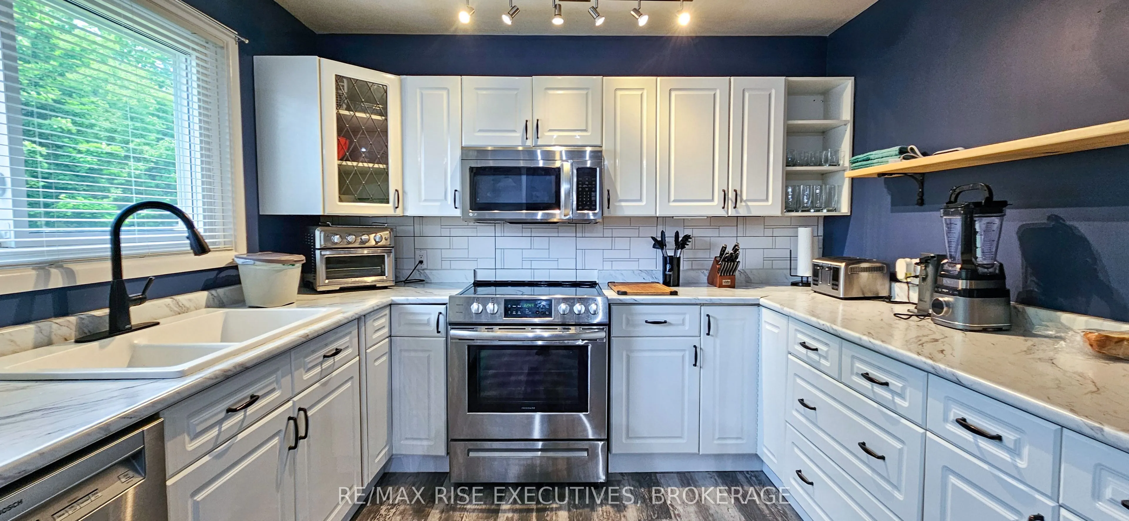 1453 Woodfield Crescent