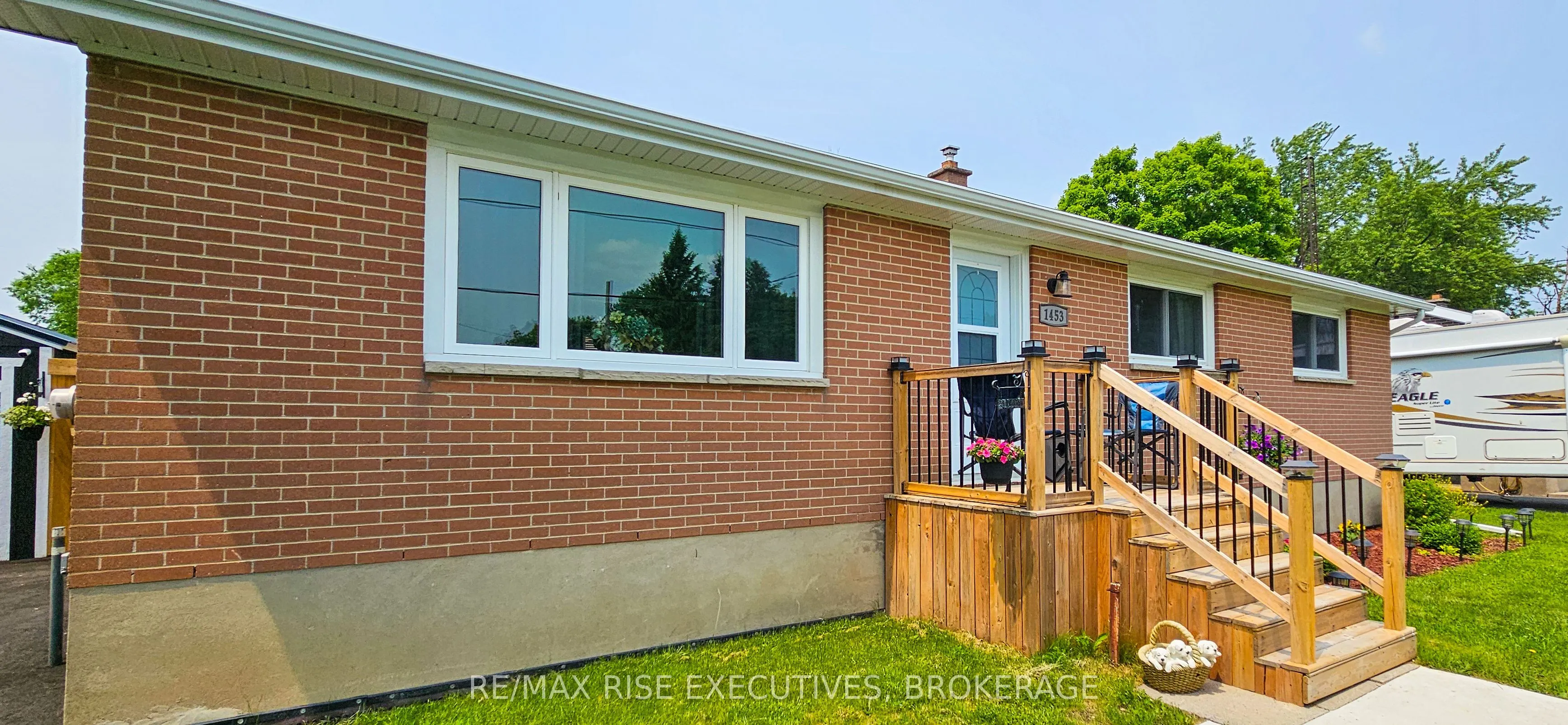 1453 Woodfield Crescent