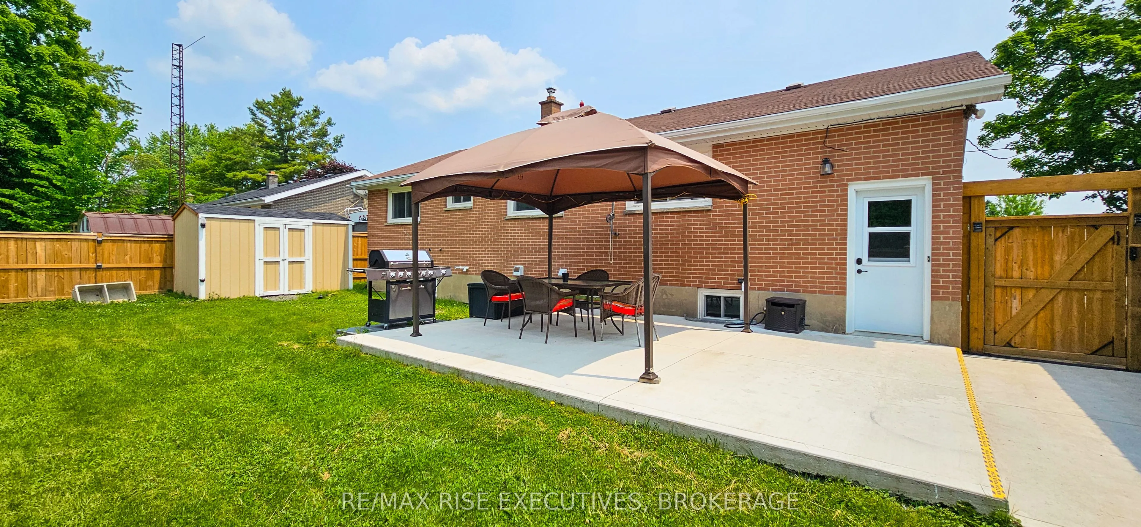 1453 Woodfield Crescent
