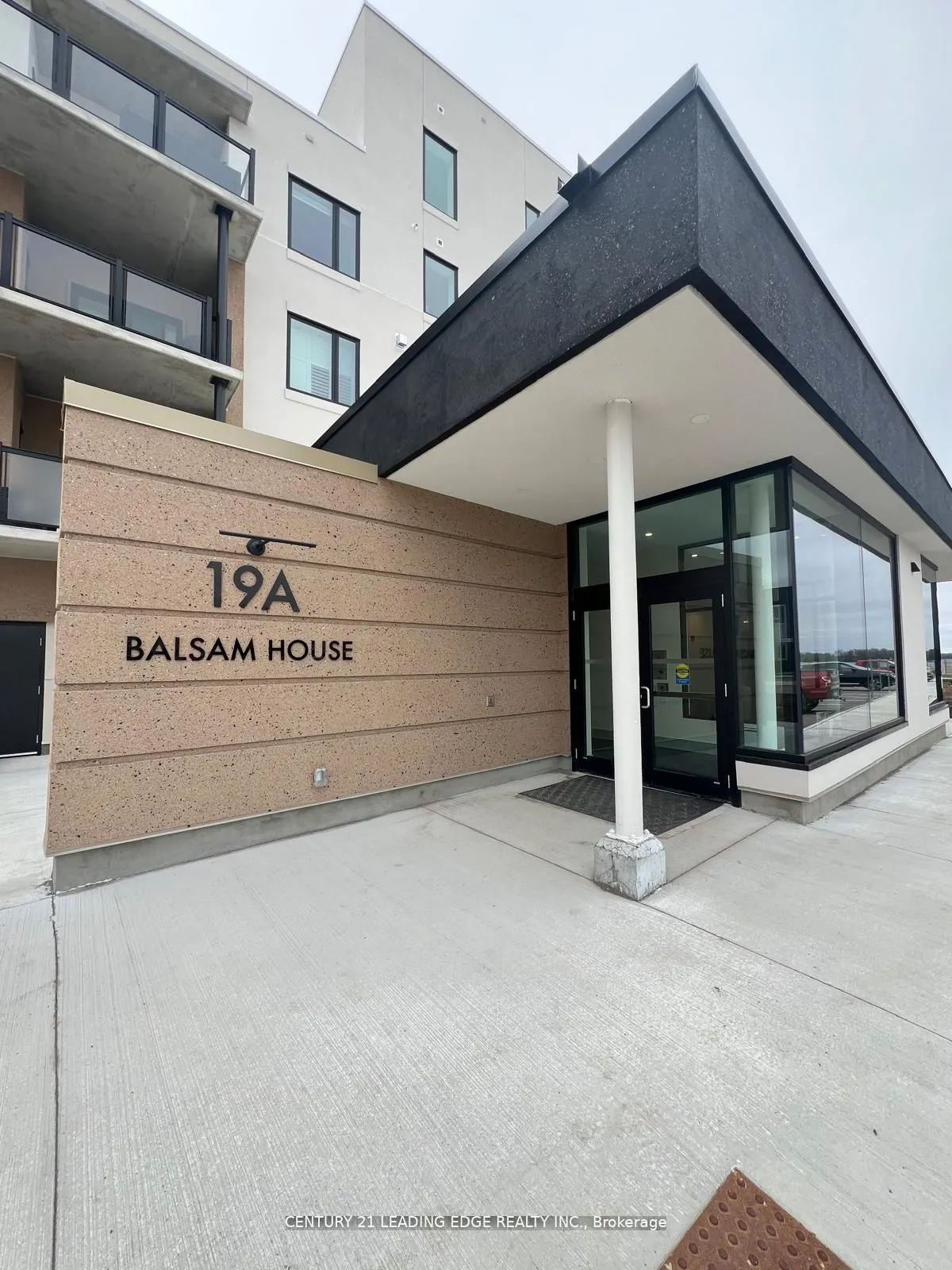 19 A West Street N, #304