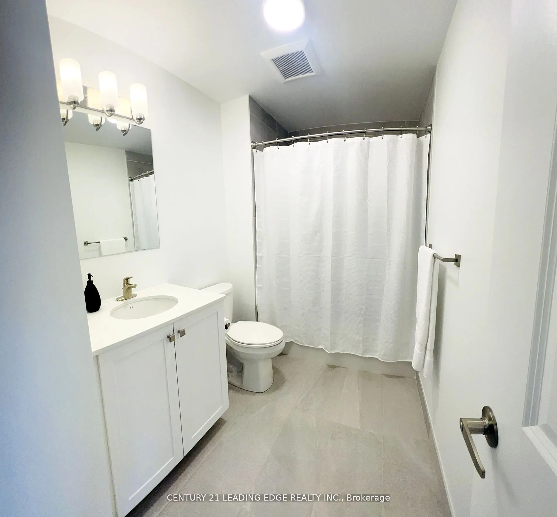 19 A West Street N, #304