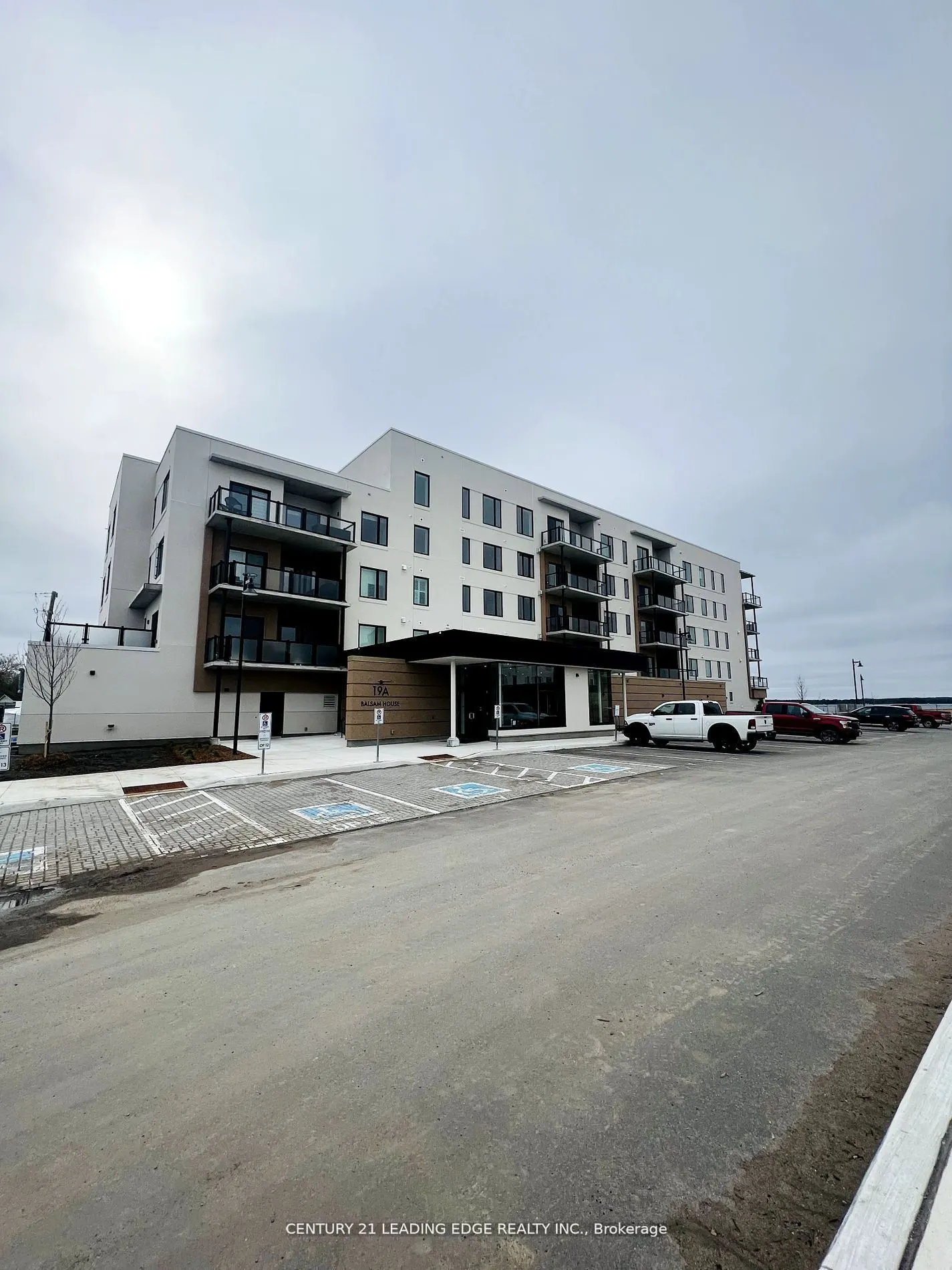 19 A West Street N, #304