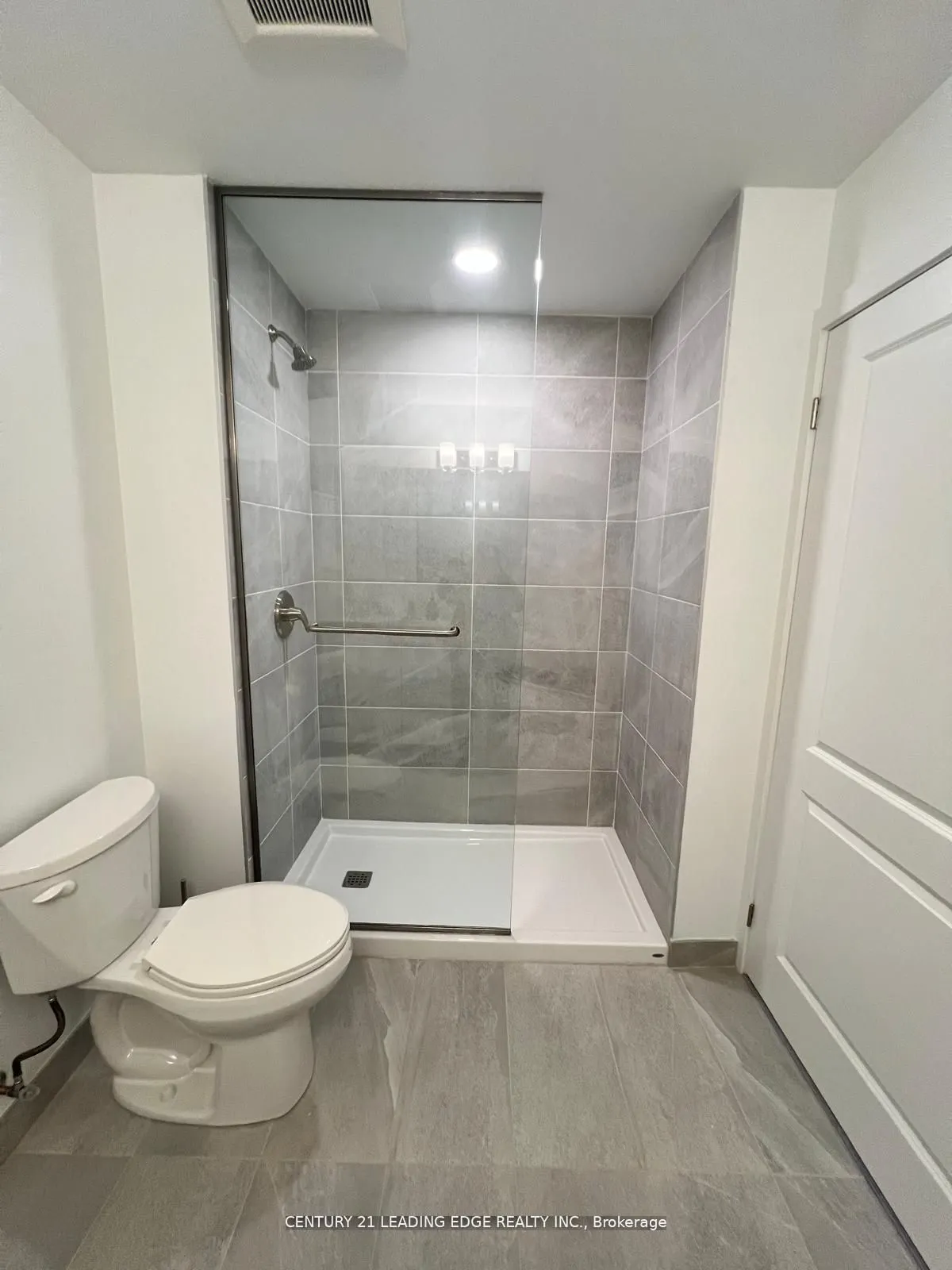 19 A West Street N, #304