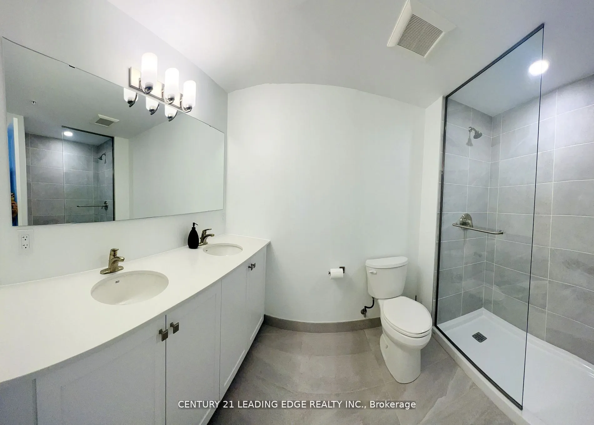 19 A West Street N, #304