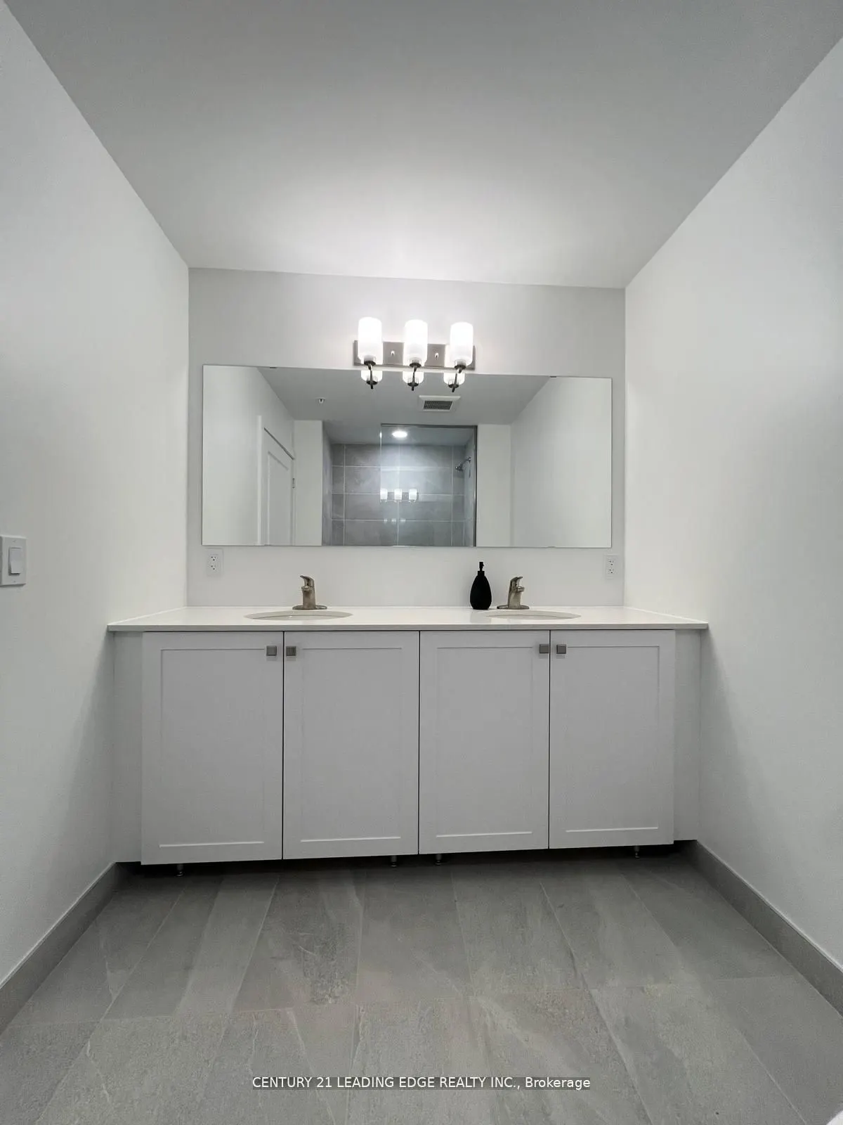 19 A West Street N, #304