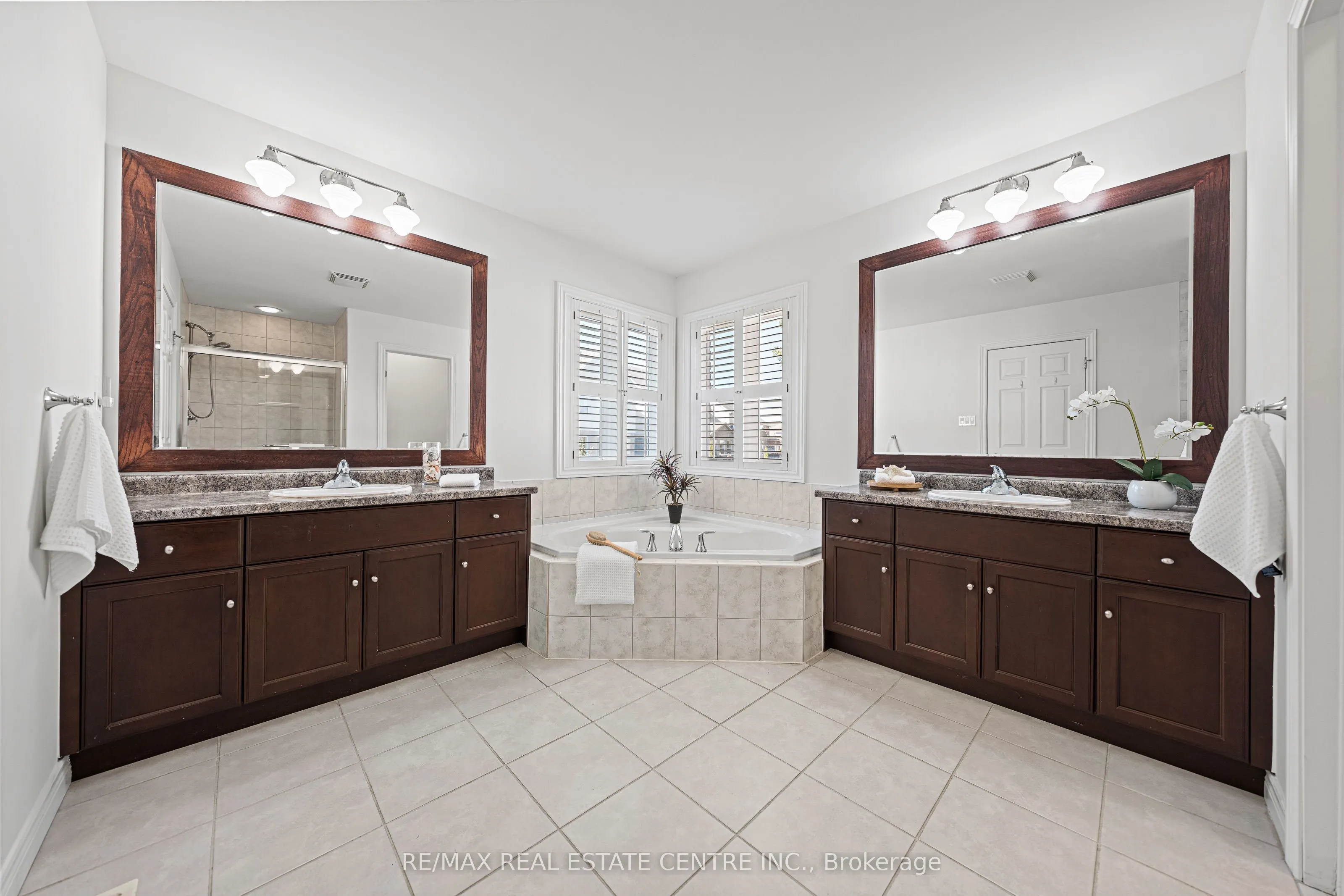 917 Fung Place