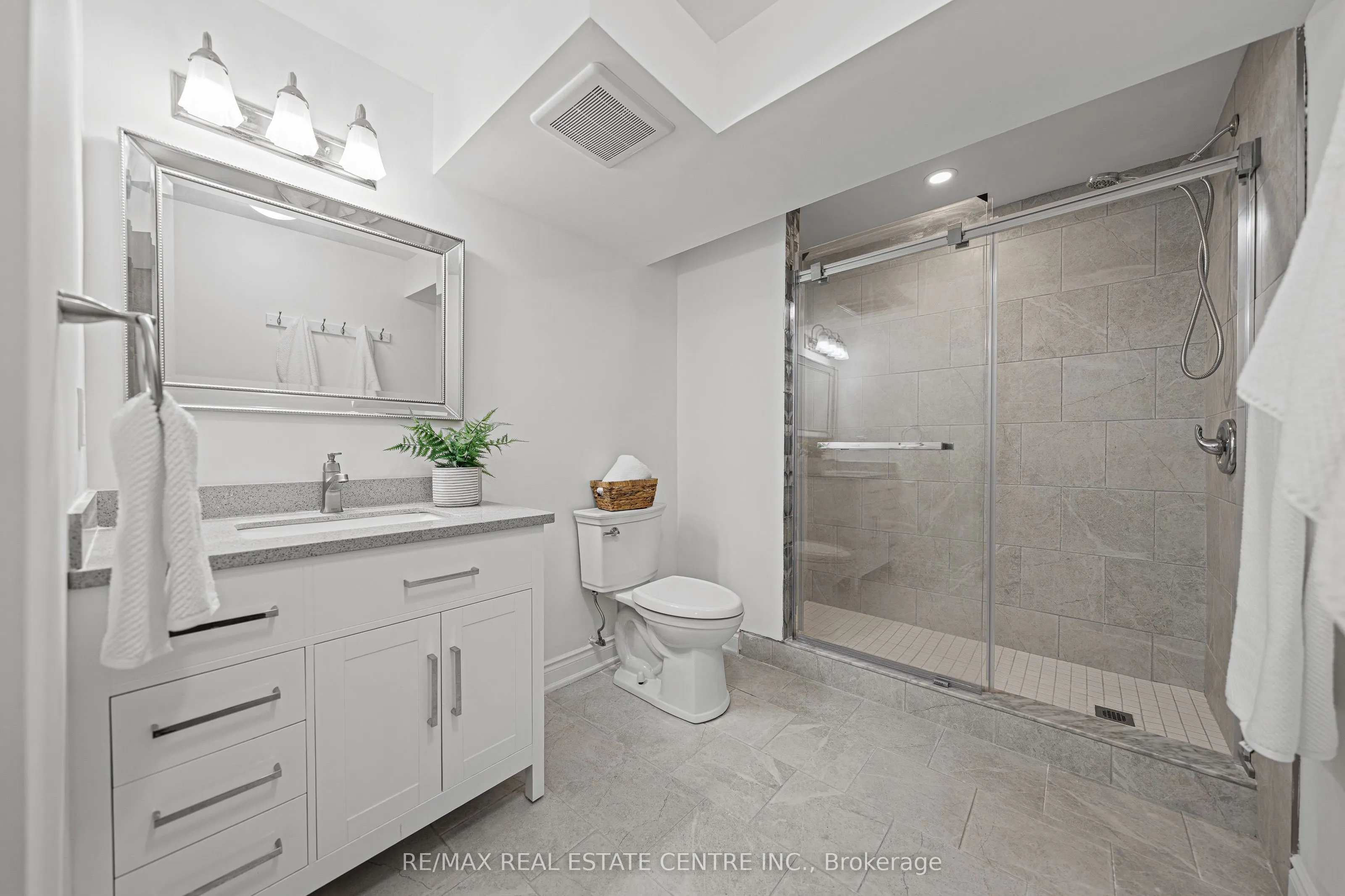 917 Fung Place
