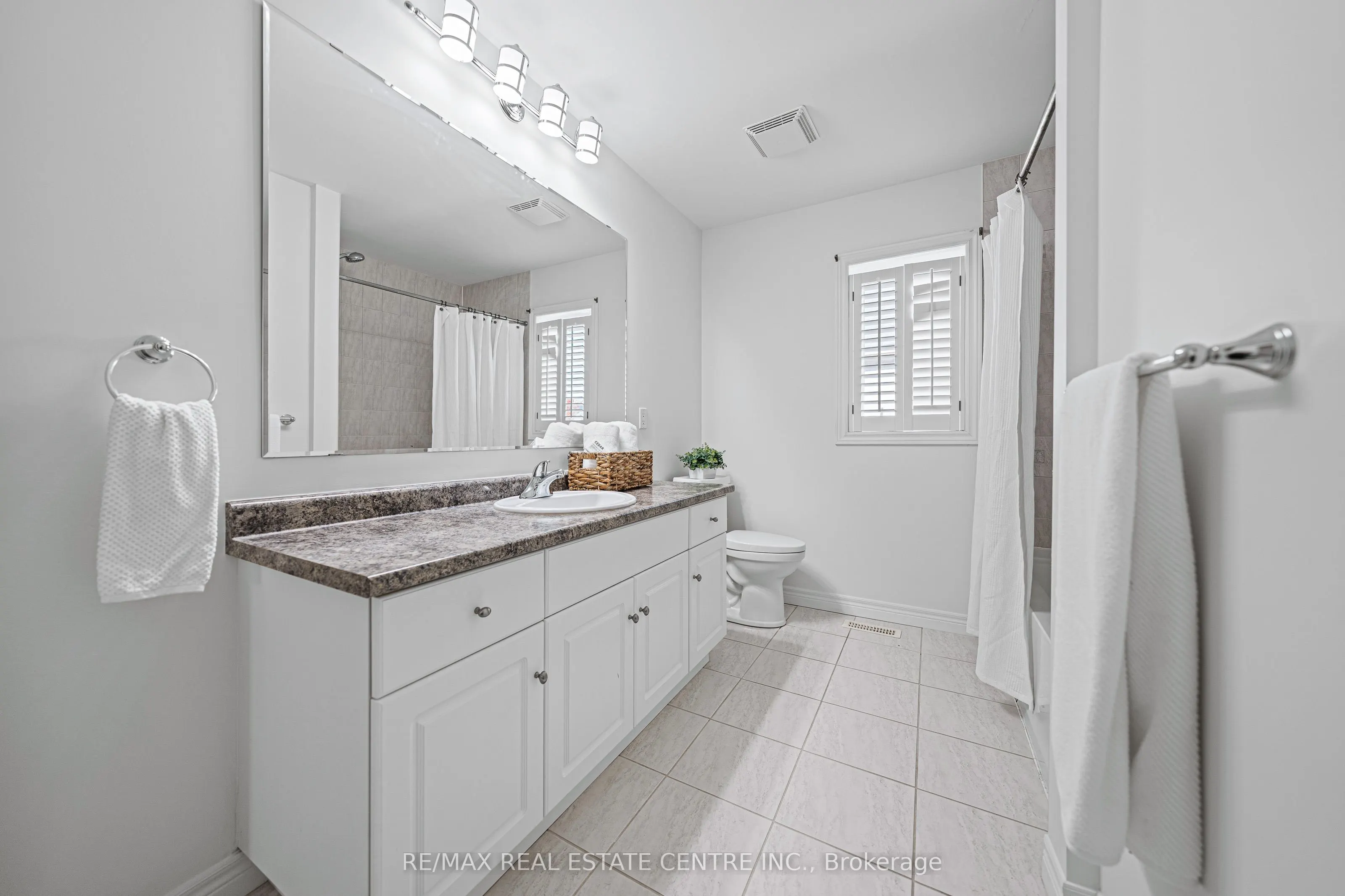 917 Fung Place
