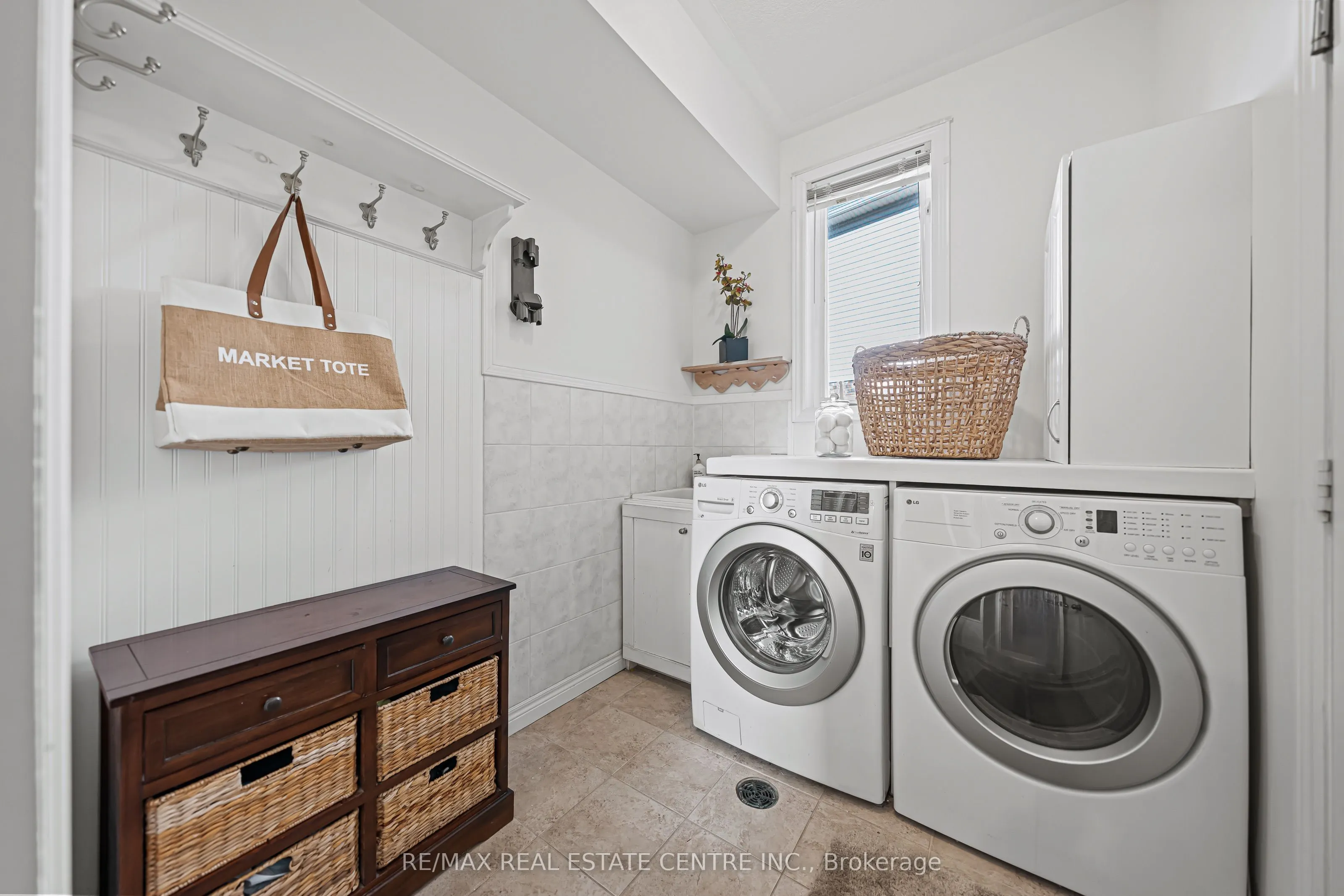 917 Fung Place