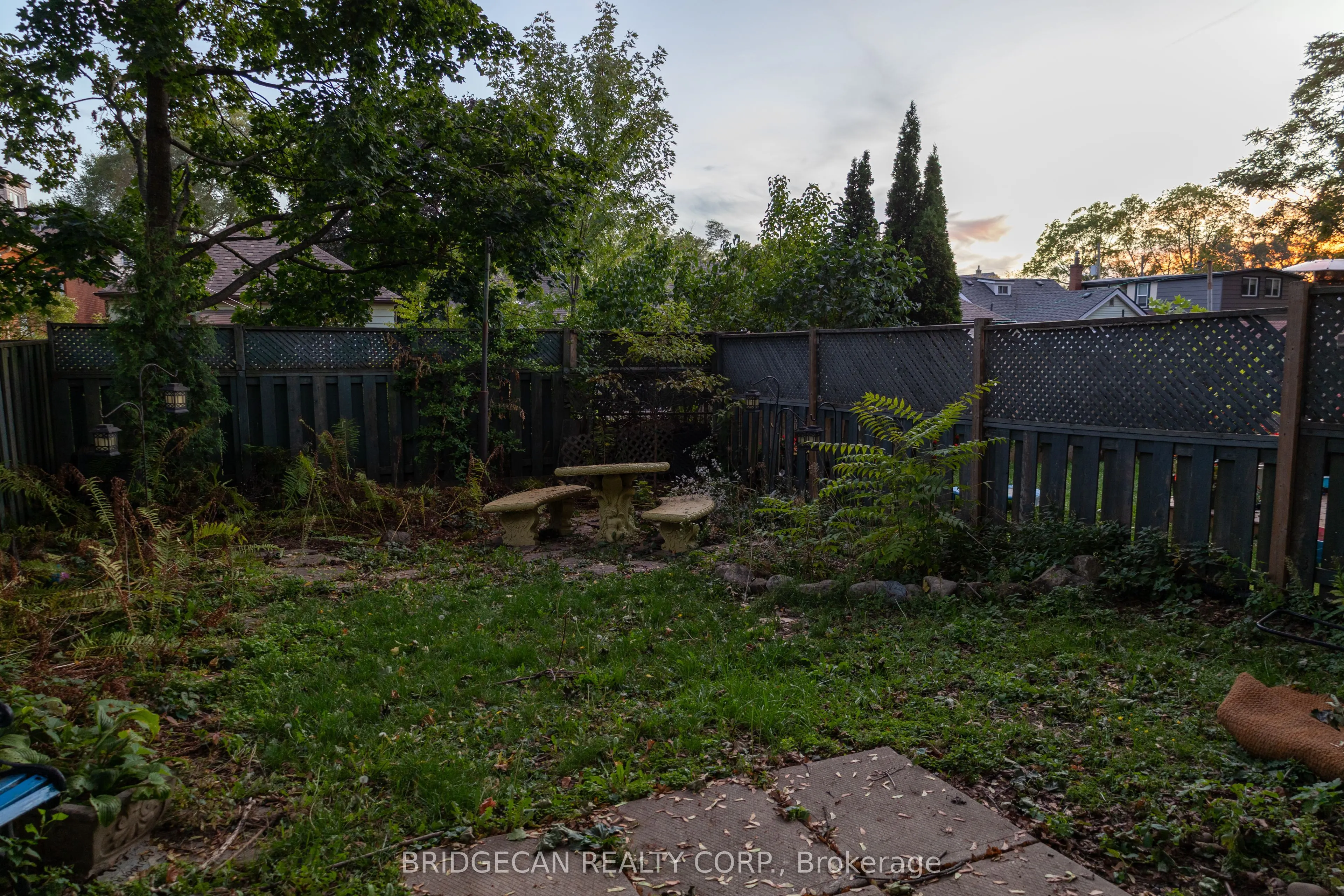 21 Sunset Avenue